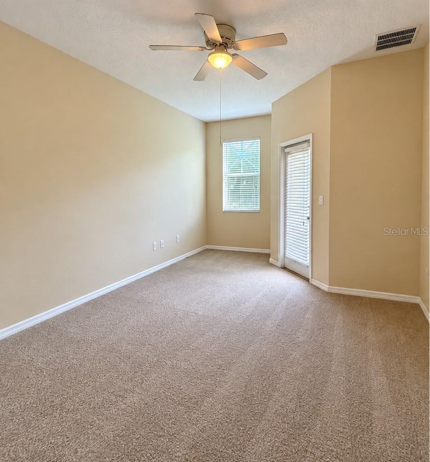 3031 Bargate St Property Photo 6