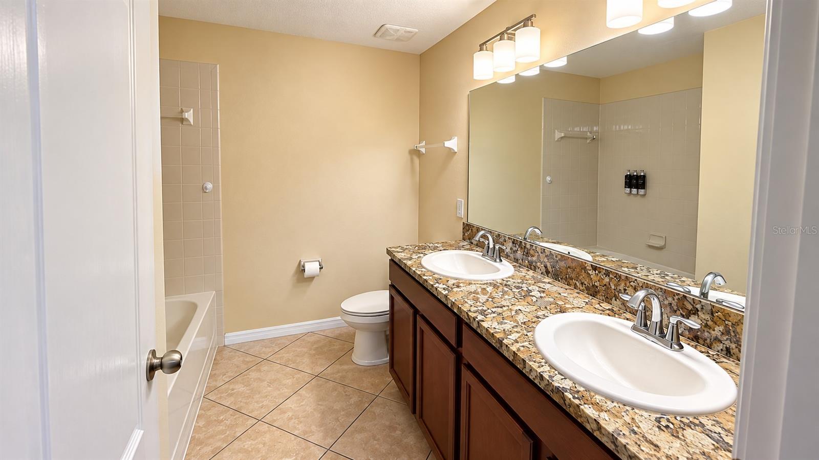 3031 Bargate St Property Photo 13
