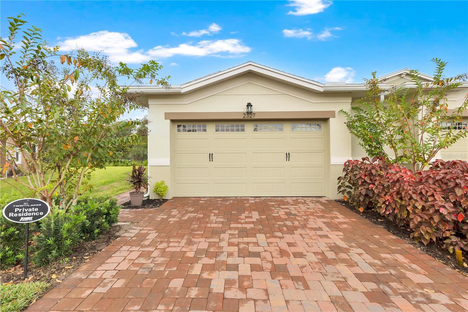 2327 Datura Loop Property Photo 1