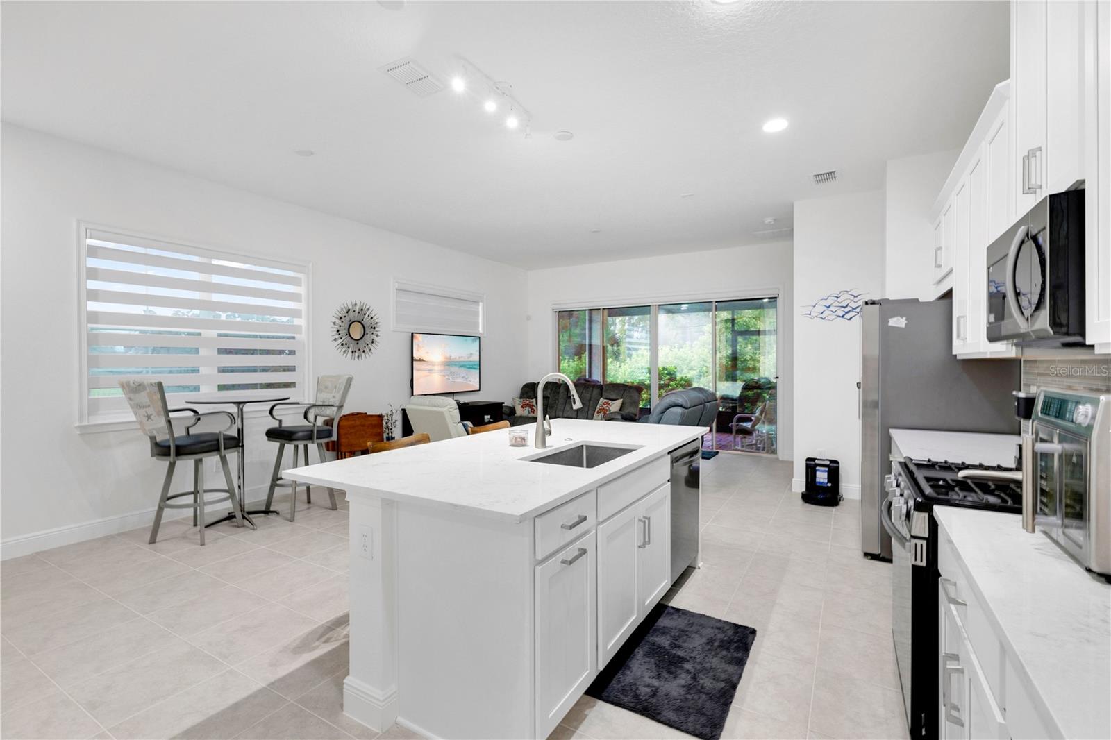 2327 Datura Loop Property Photo 6