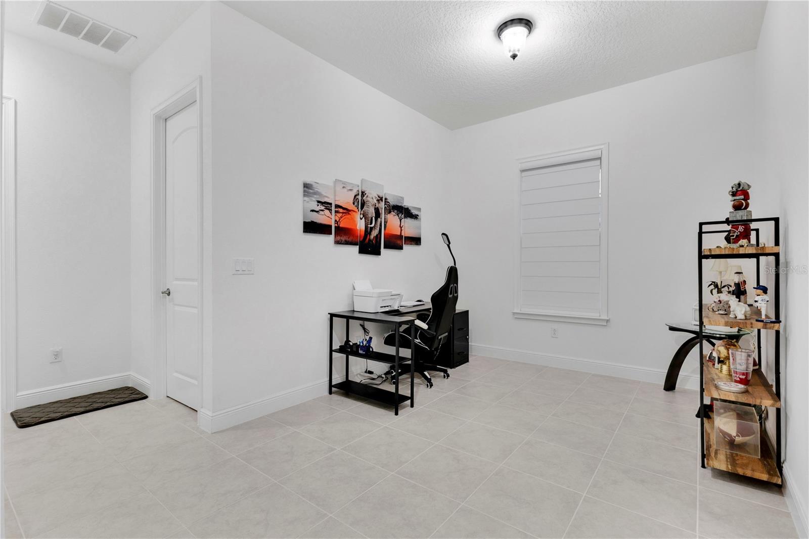 2327 Datura Loop Property Photo 9
