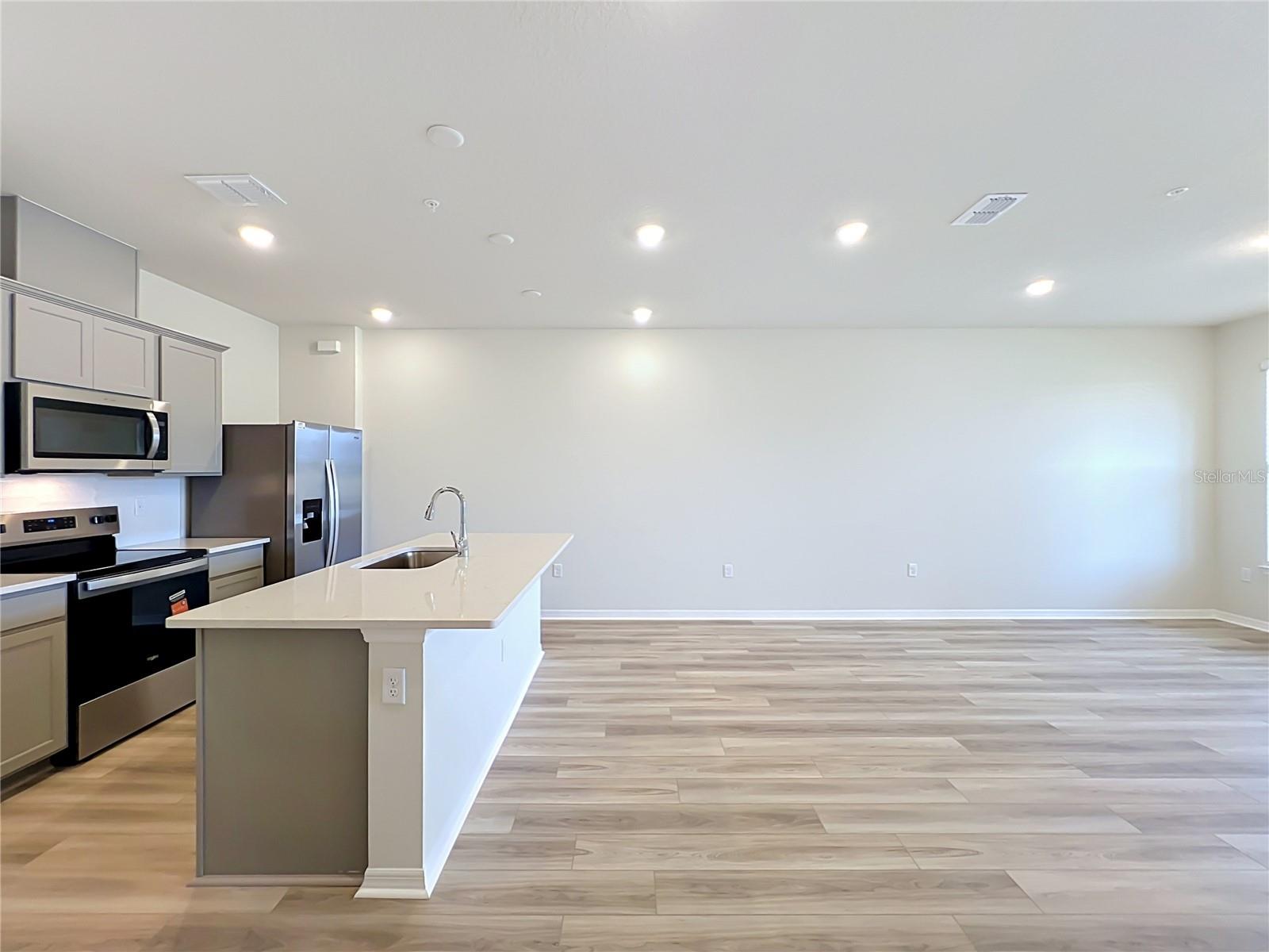 10678 Evening Star St Property Photo 14
