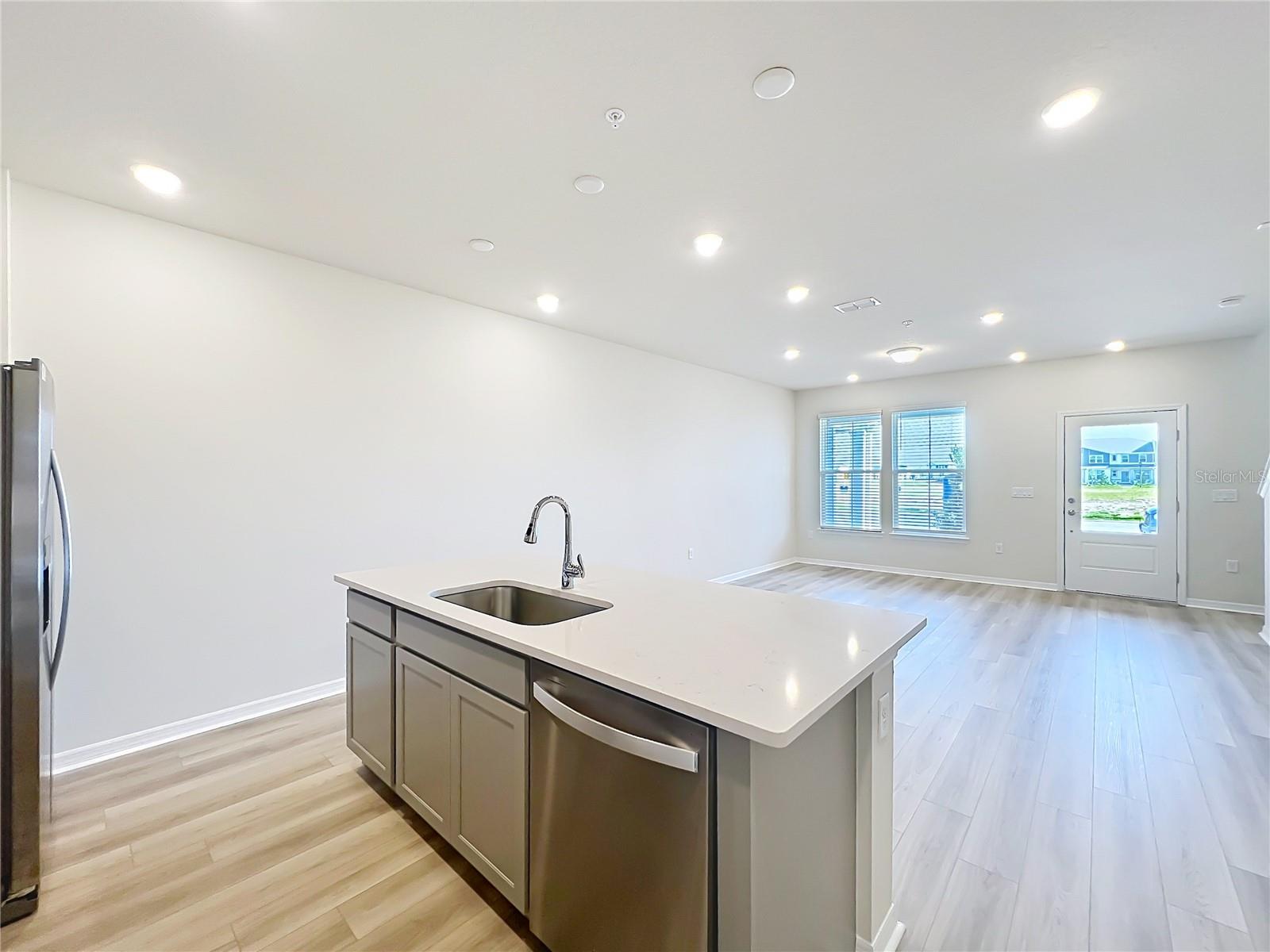 10678 Evening Star St Property Photo 17