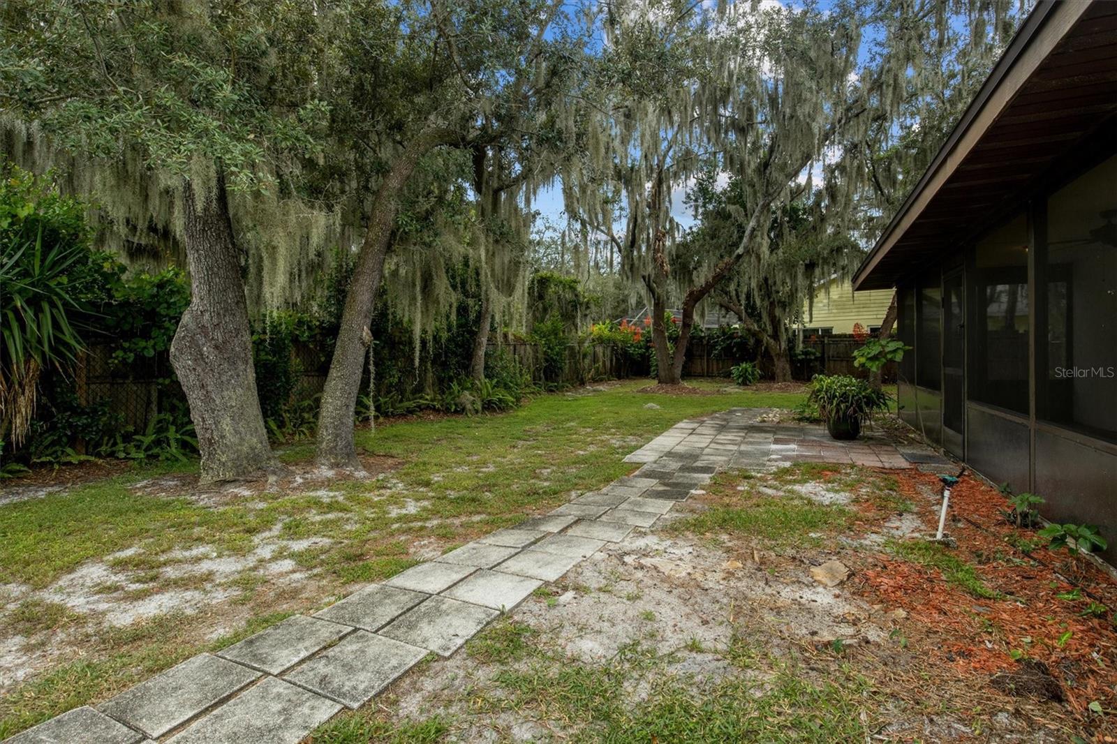 4302 Shadow Wood Ln Property Photo 35