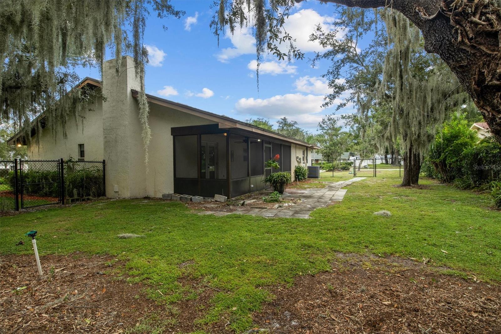 4302 Shadow Wood Ln Property Photo 36