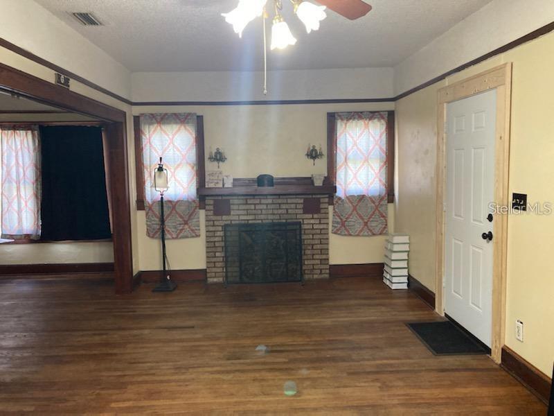 439 New York Ave Property Photo 2