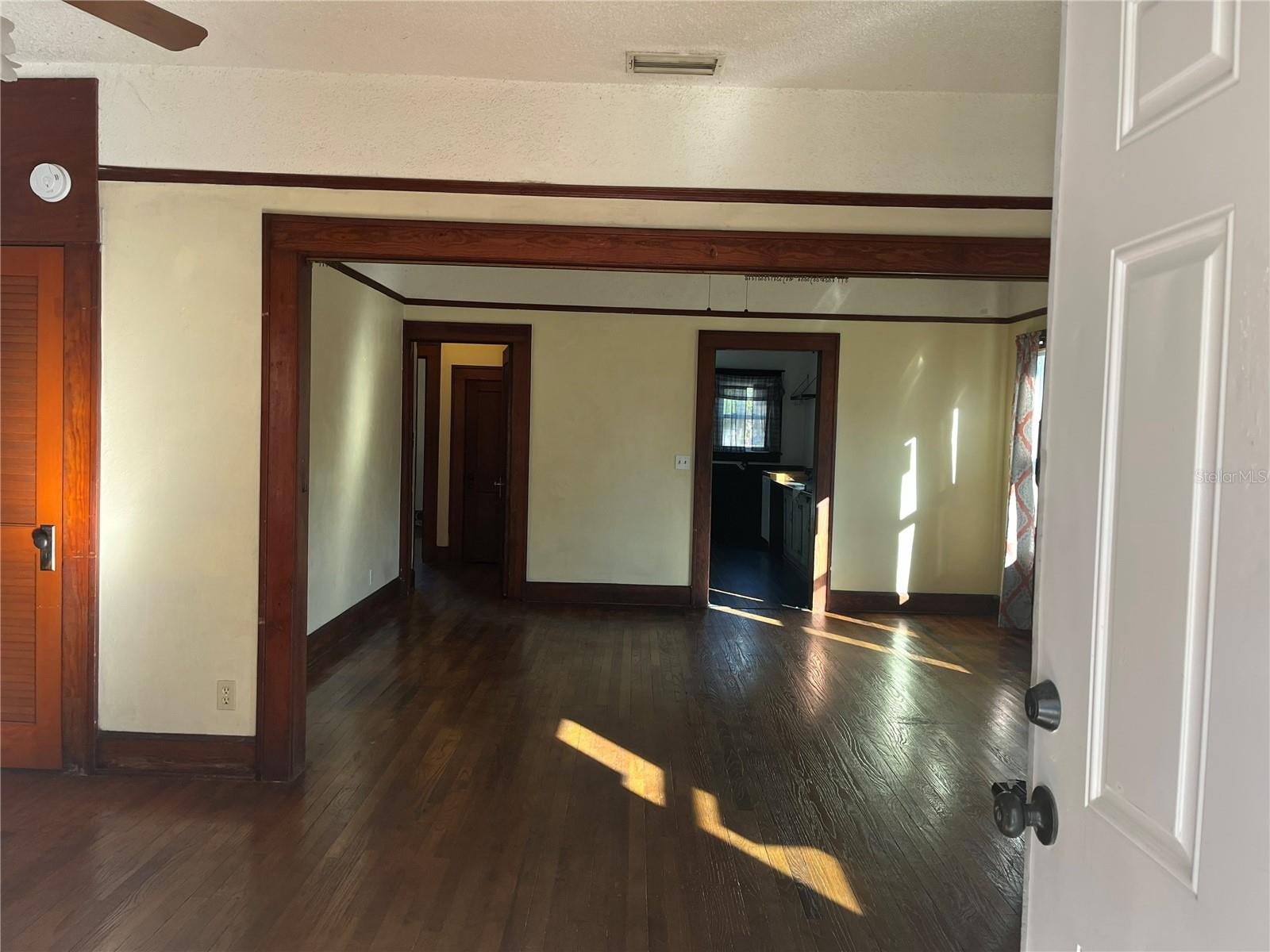 439 New York Ave Property Photo 5