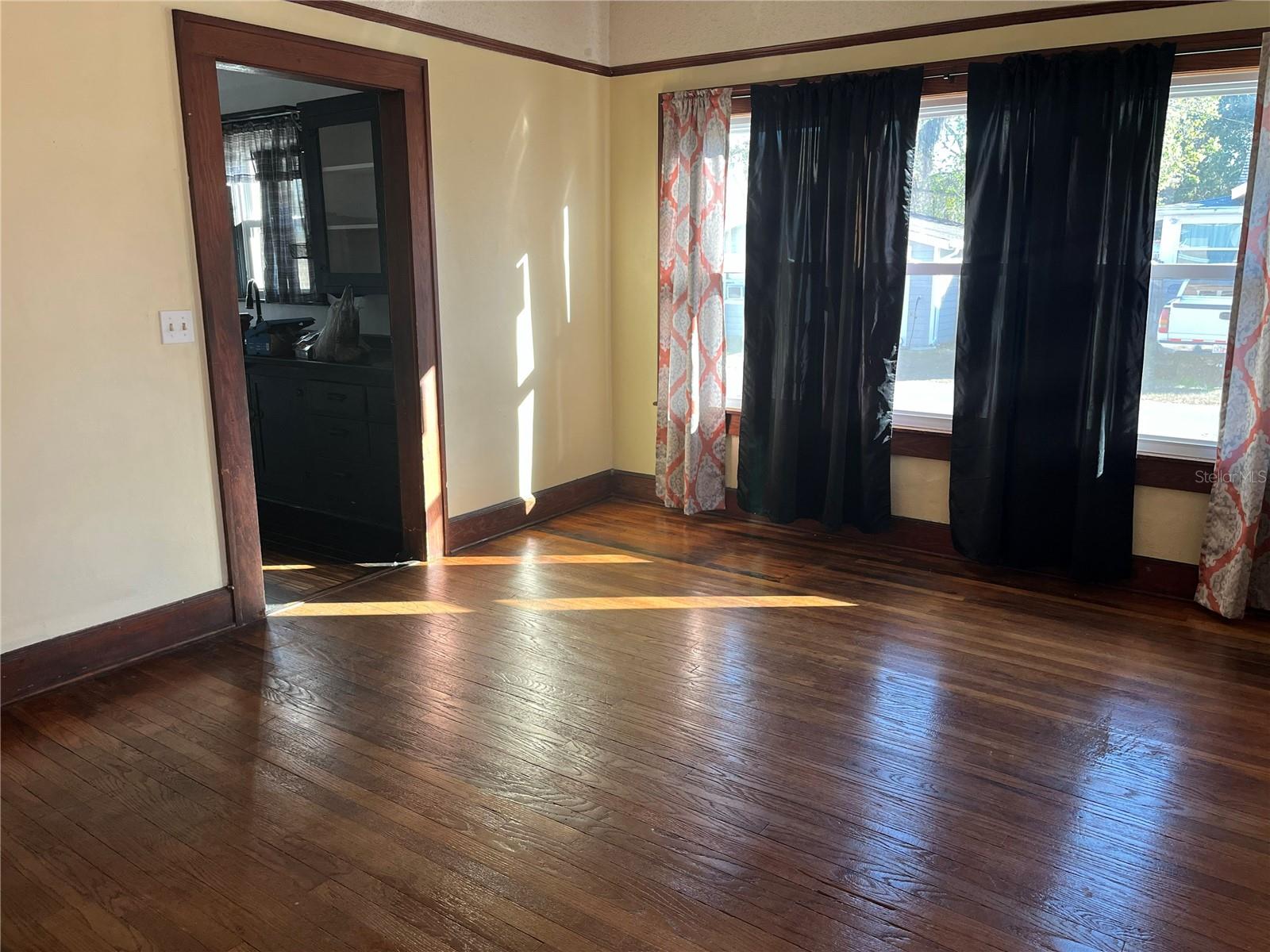 439 New York Ave Property Photo 8
