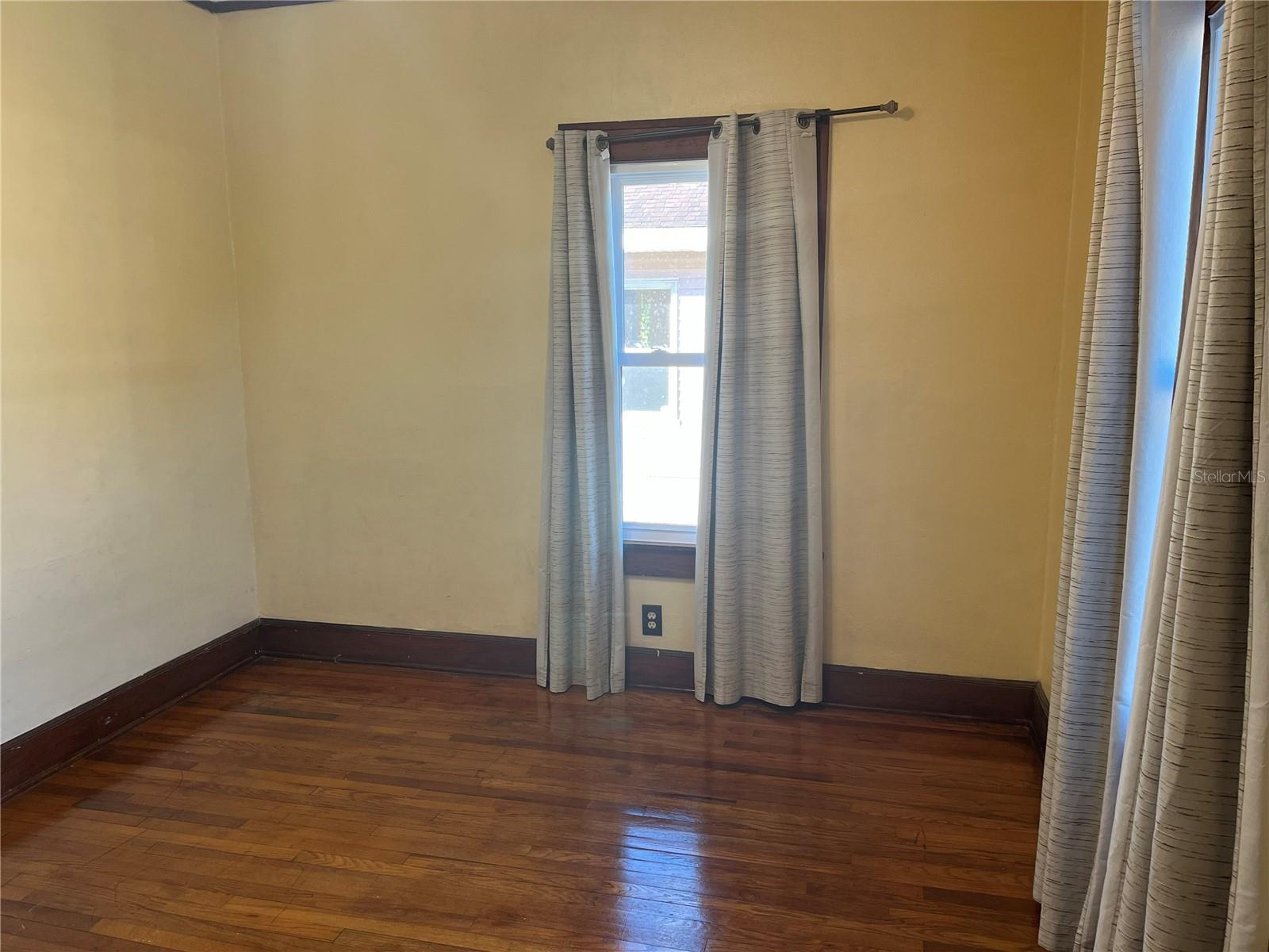 439 New York Ave Property Photo 12