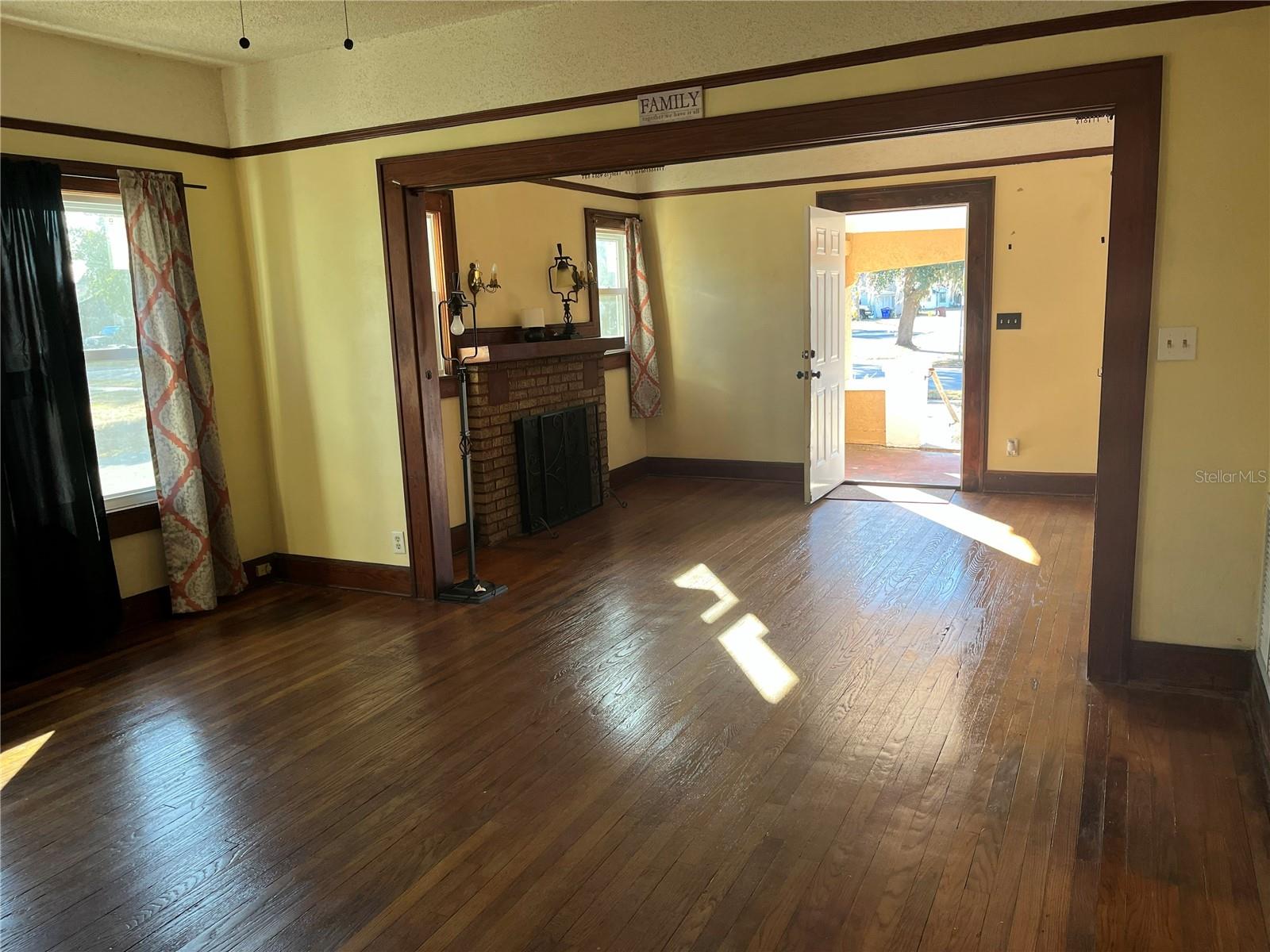 439 New York Ave Property Photo 14