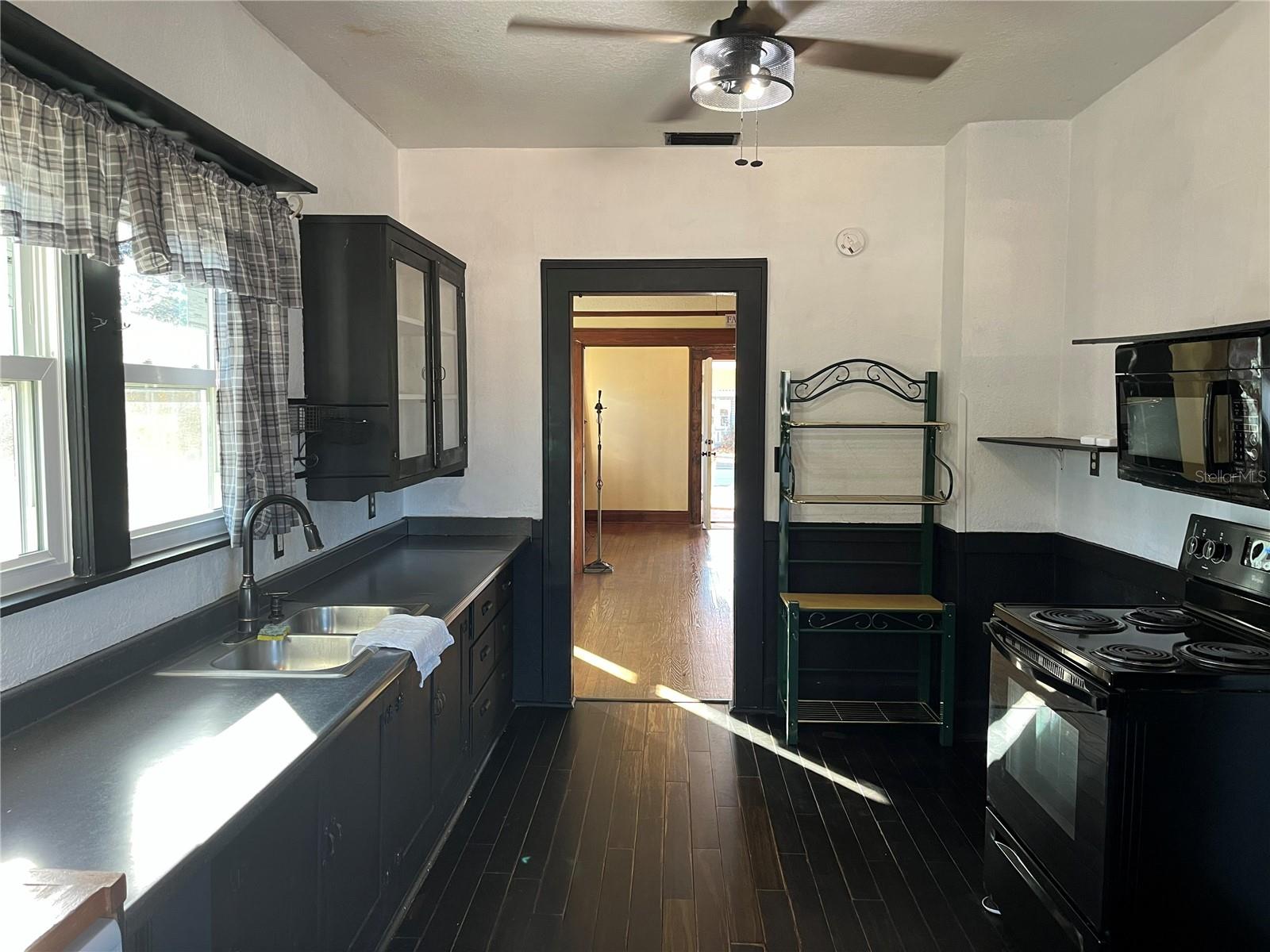 439 New York Ave Property Photo 16