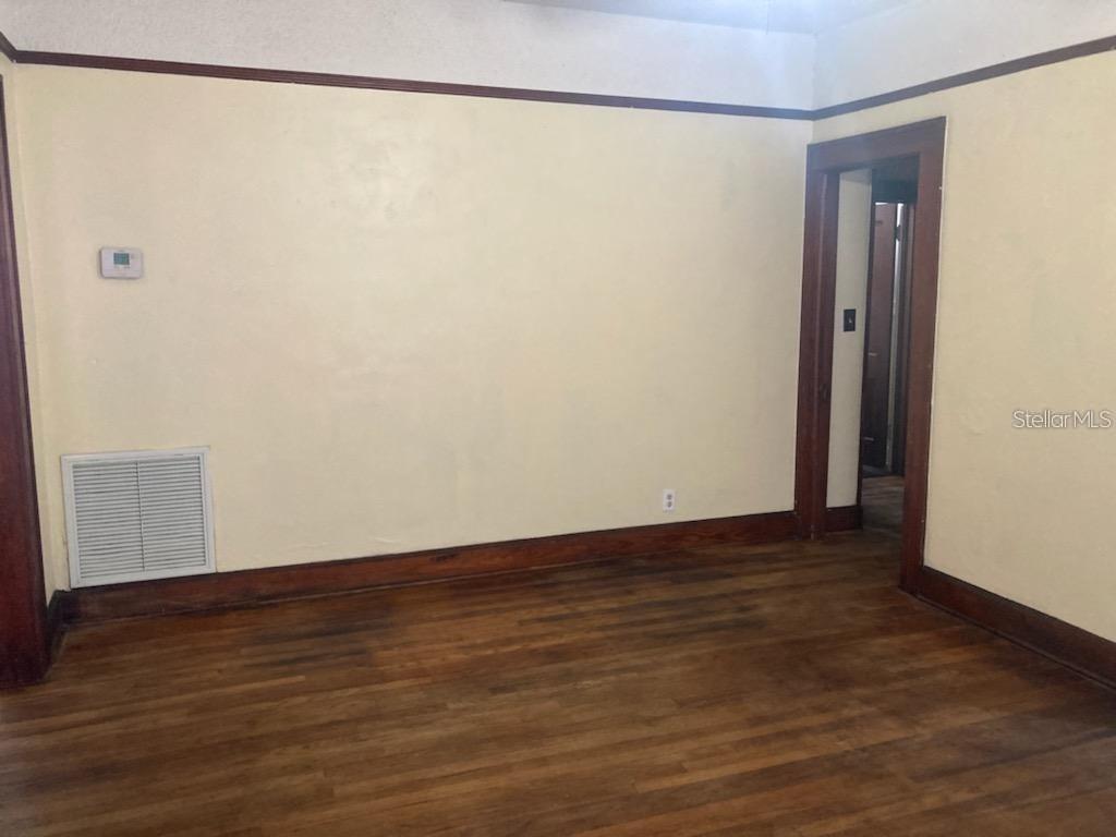 439 New York Ave Property Photo 18