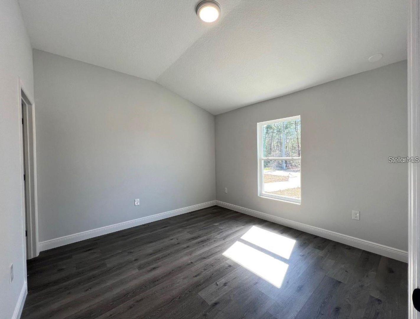 1801 Iris Ave Property Photo 5
