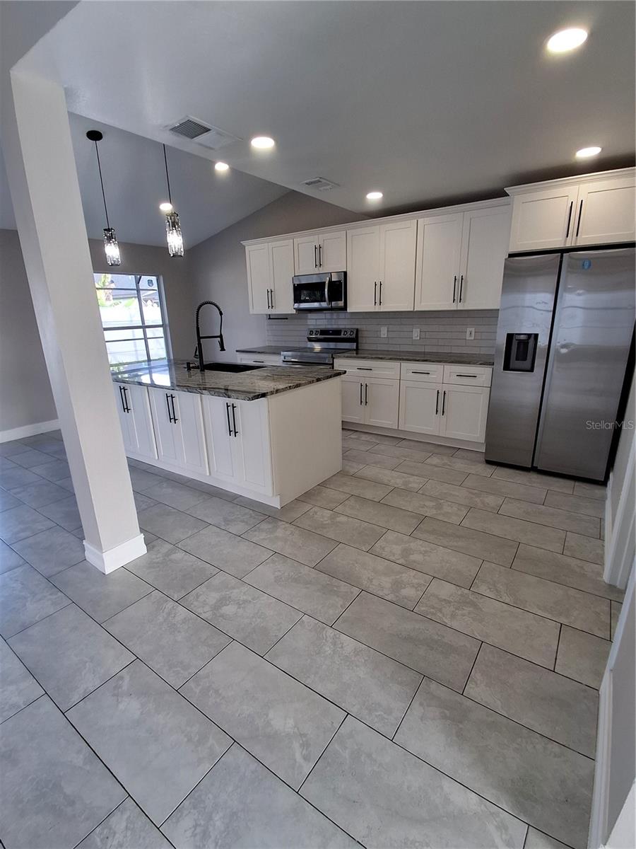 1518 Avleigh Cir Property Photo 6