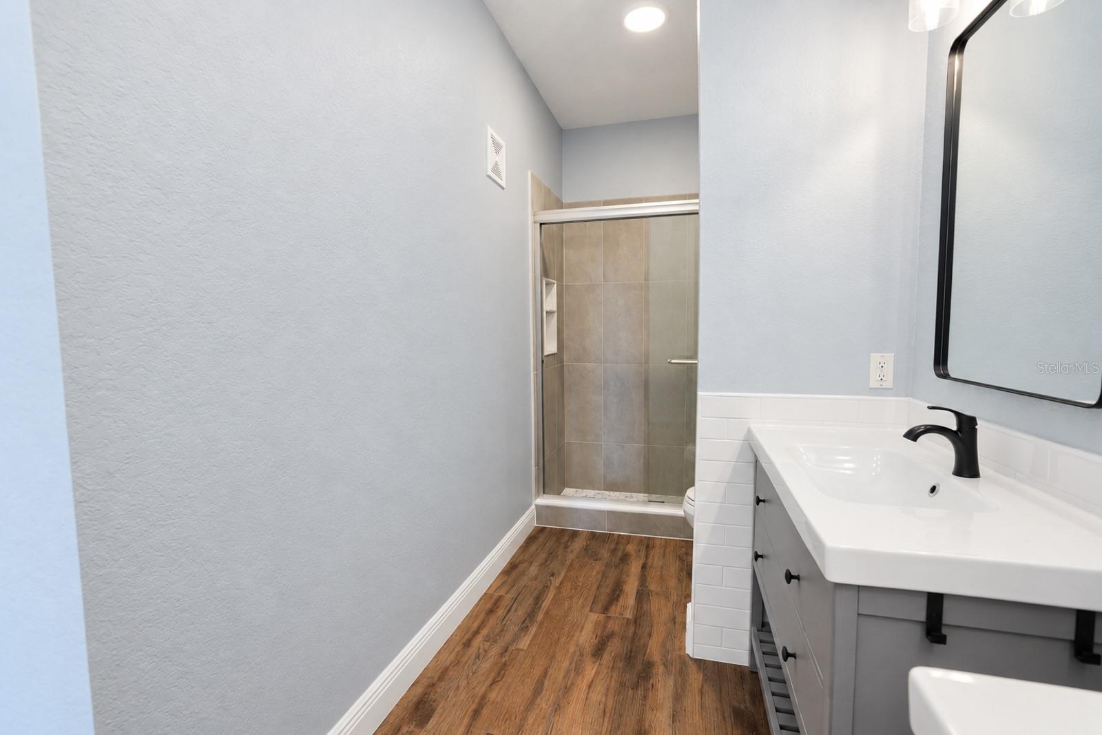 201 Longview Ave #202 Property Photo 29
