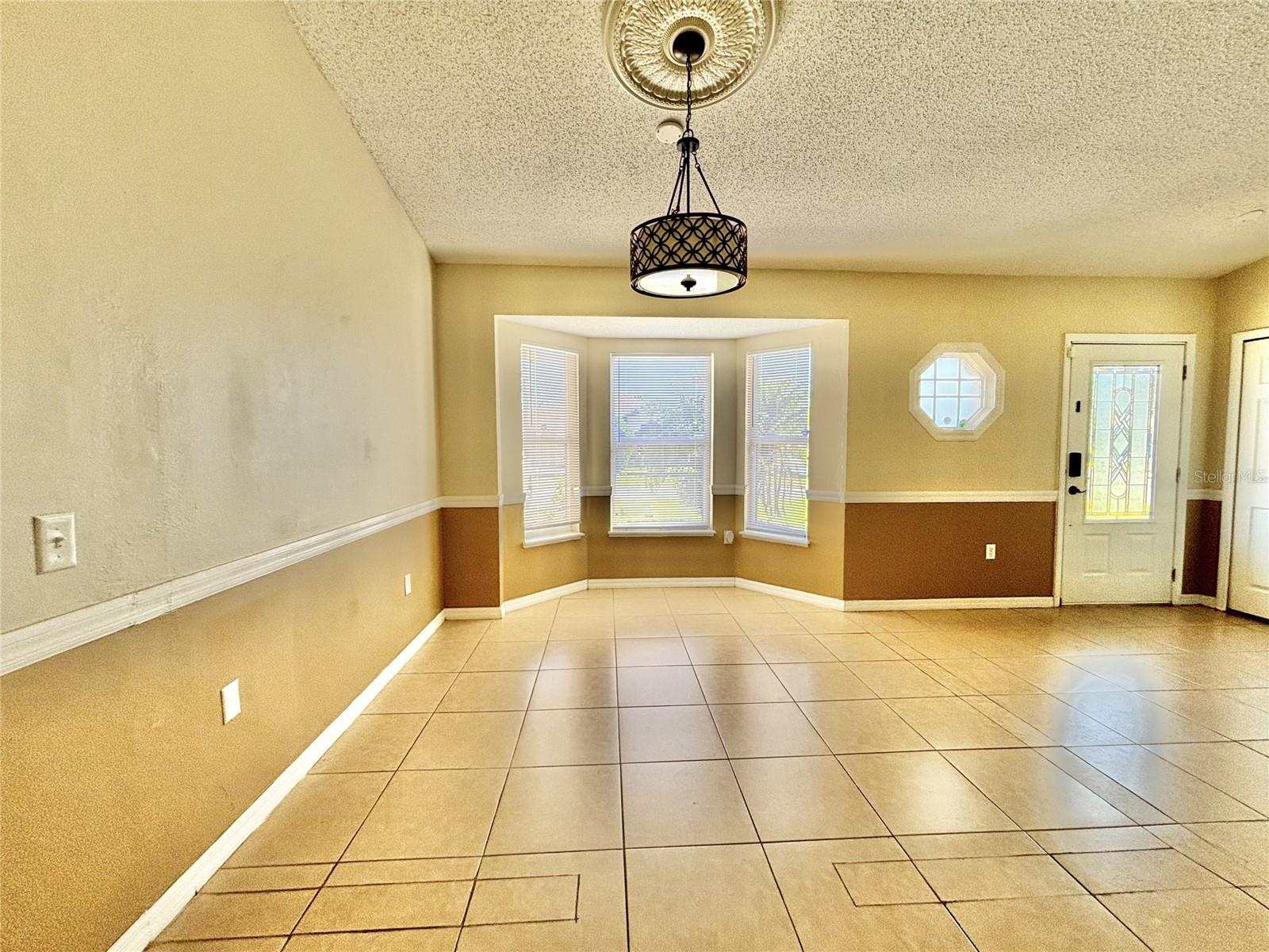 913 Nancy Ct Property Photo 4