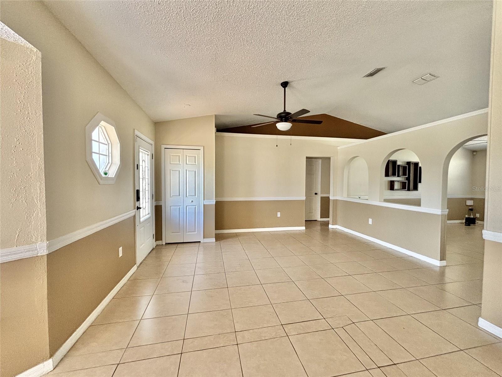 913 Nancy Ct Property Photo 5