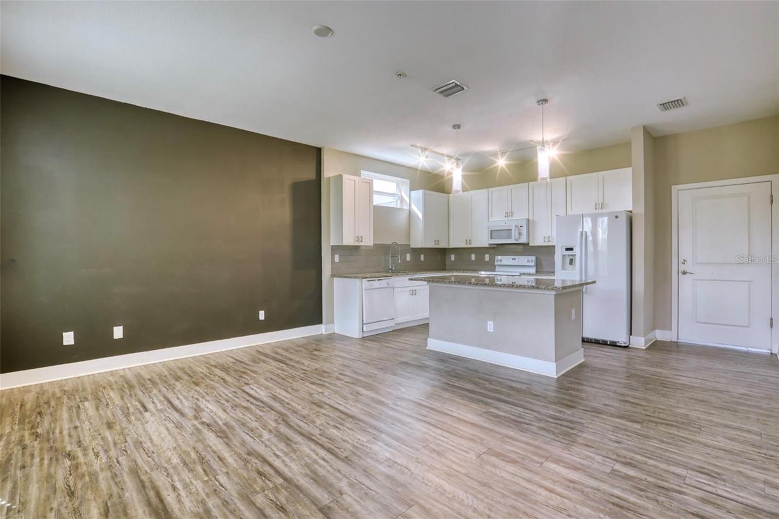 1801 Houston St Property Photo 6