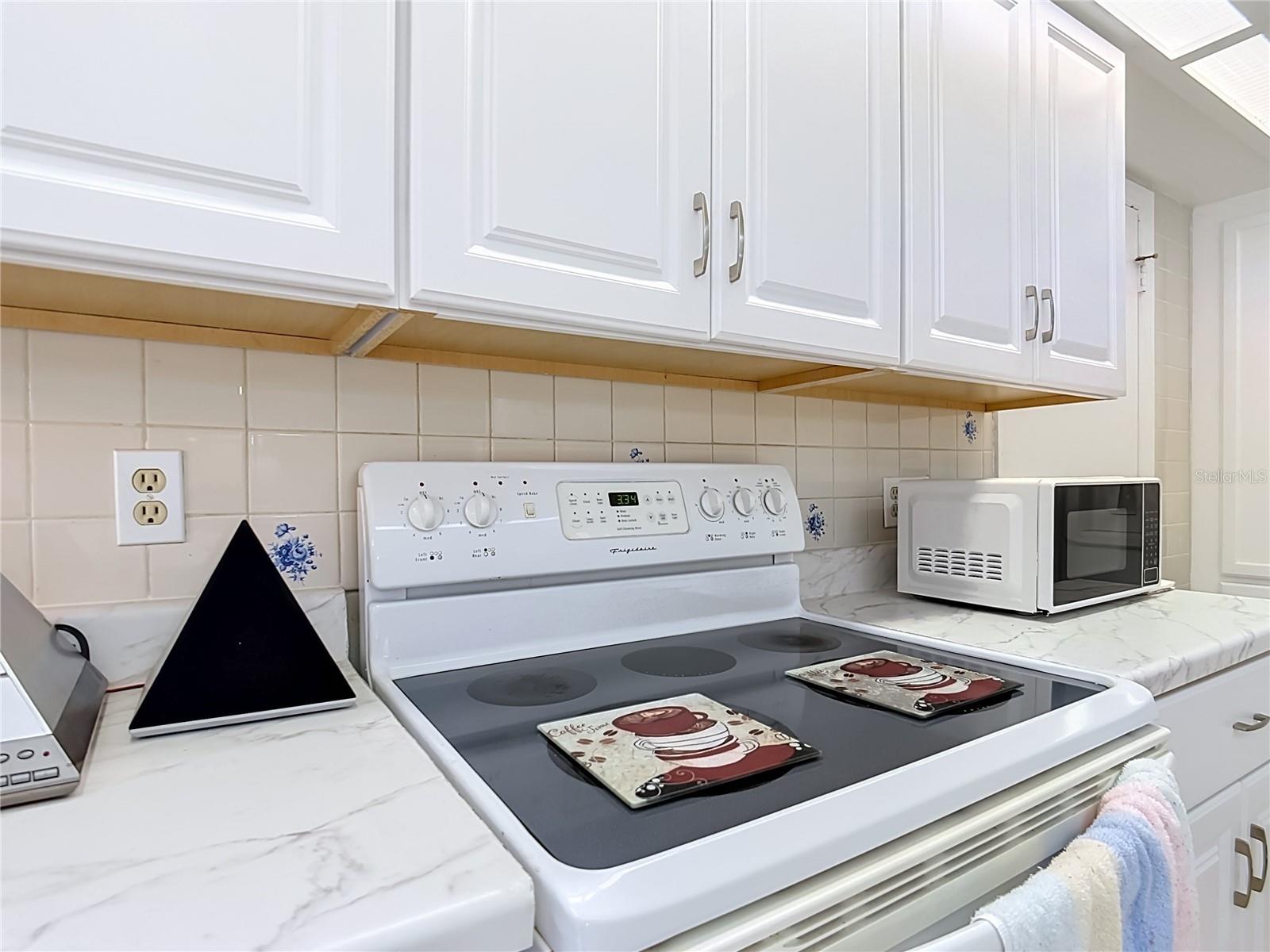 1106 Spring Meadow Dr Property Photo 12