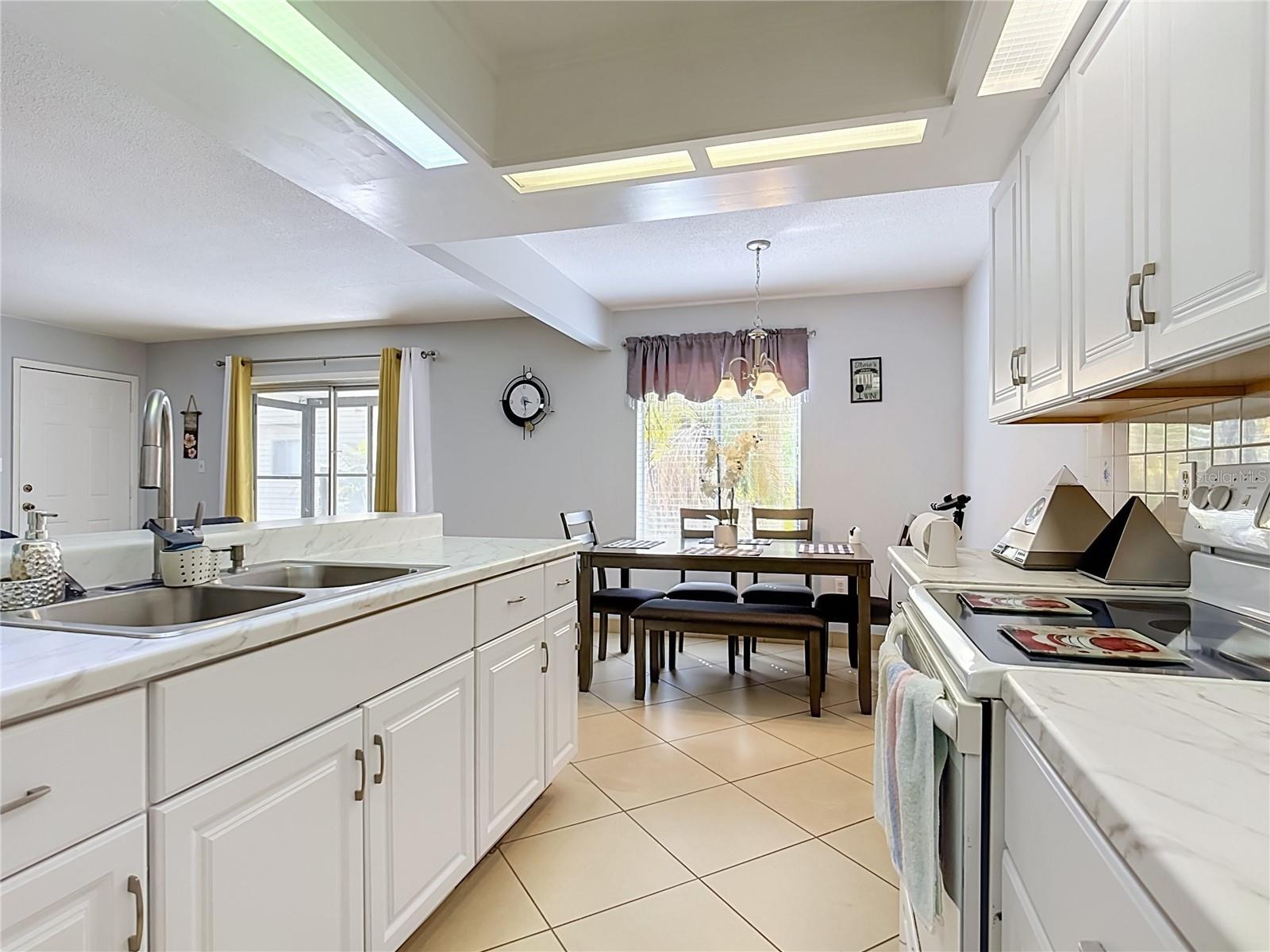 1106 Spring Meadow Dr Property Photo 15