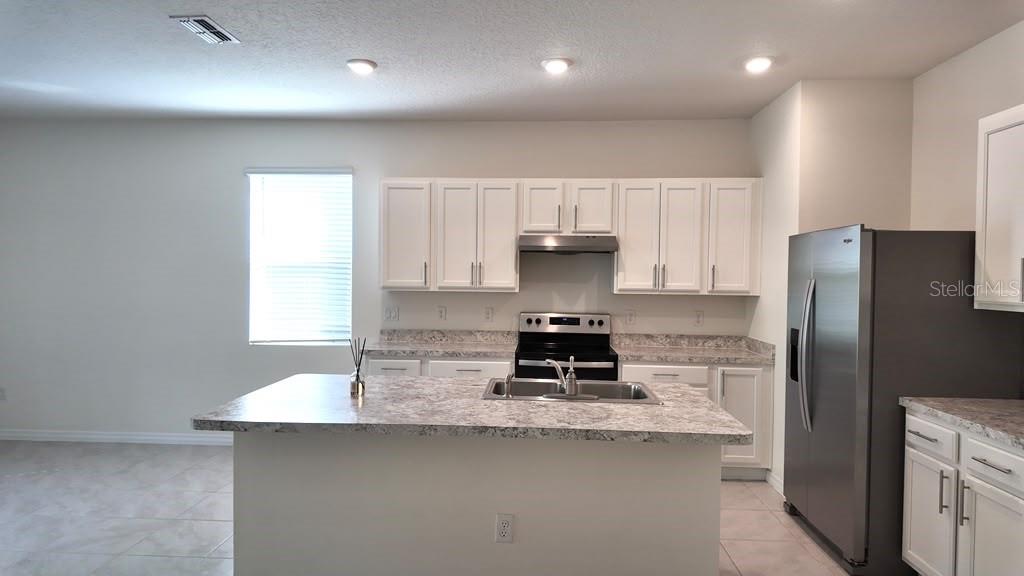 1241 Yellow Finch Dr Property Photo 4