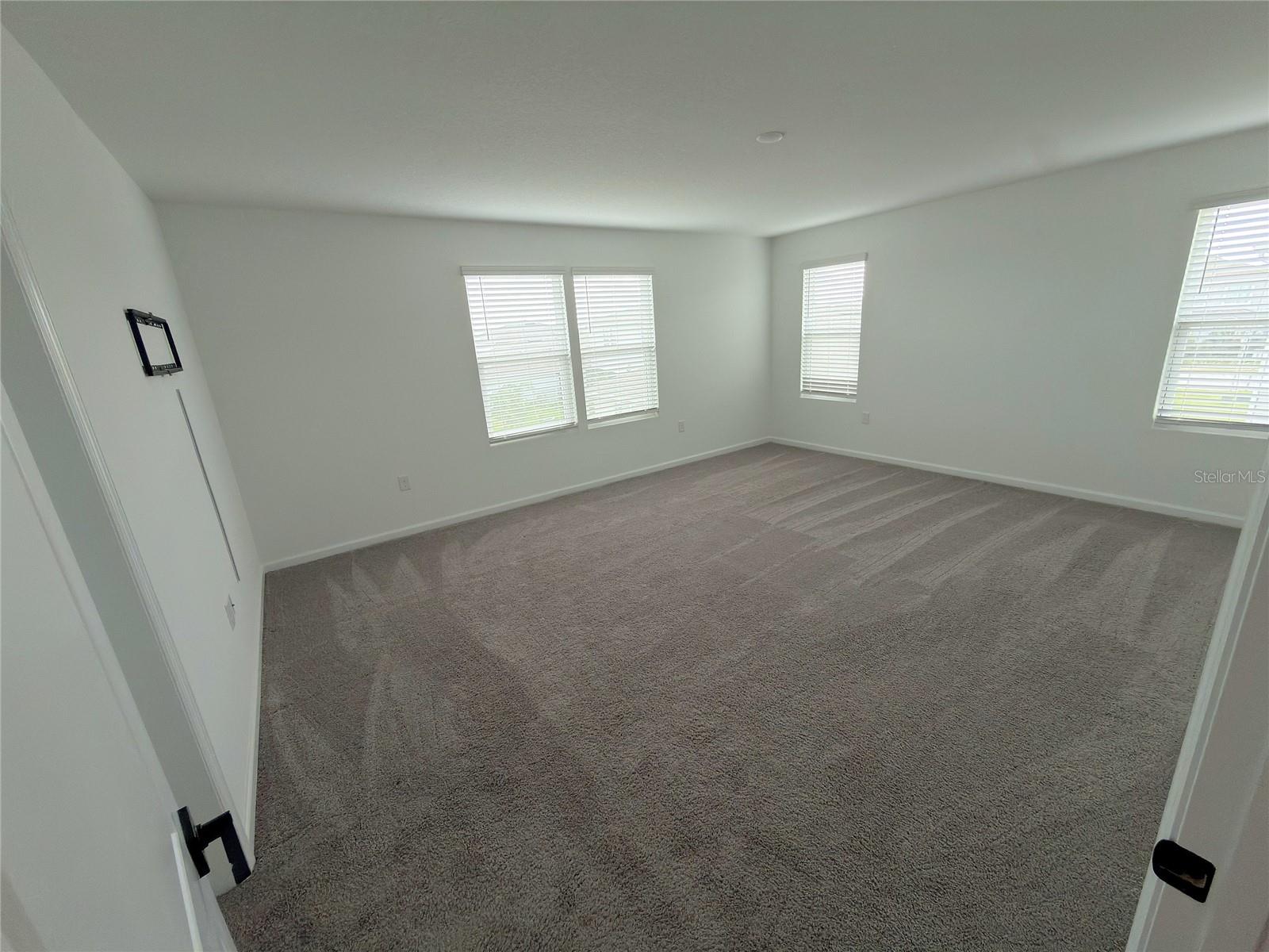 1071 Sugarwood St Property Photo 4