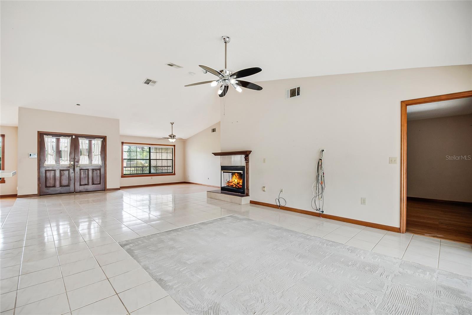 2222 N Stewart St Property Photo 15