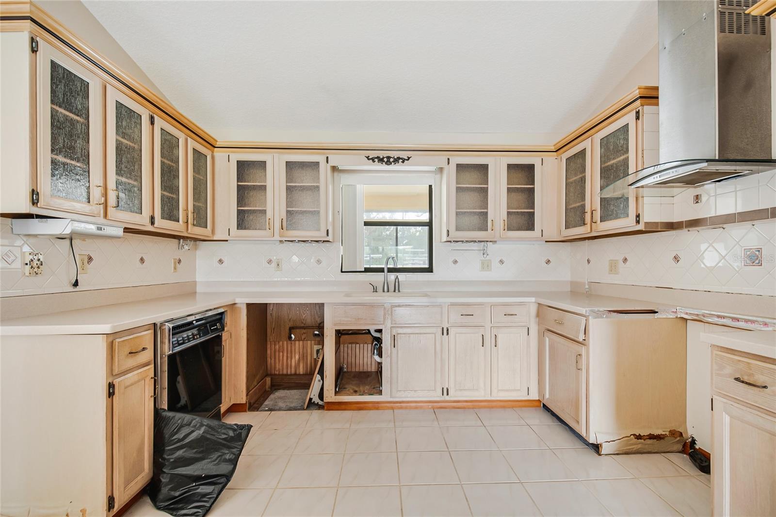 2222 N Stewart St Property Photo 17
