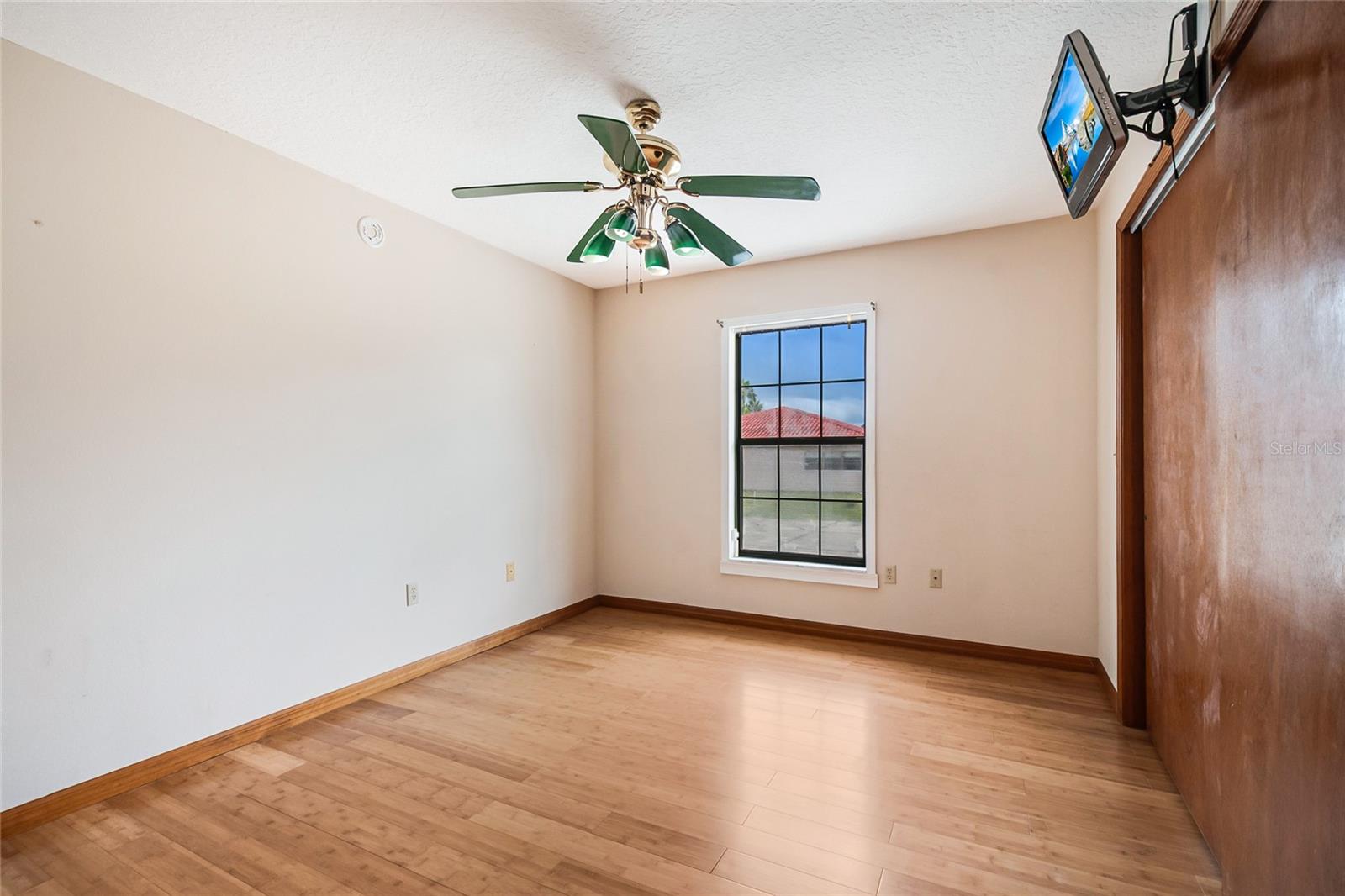 2222 N Stewart St Property Photo 32