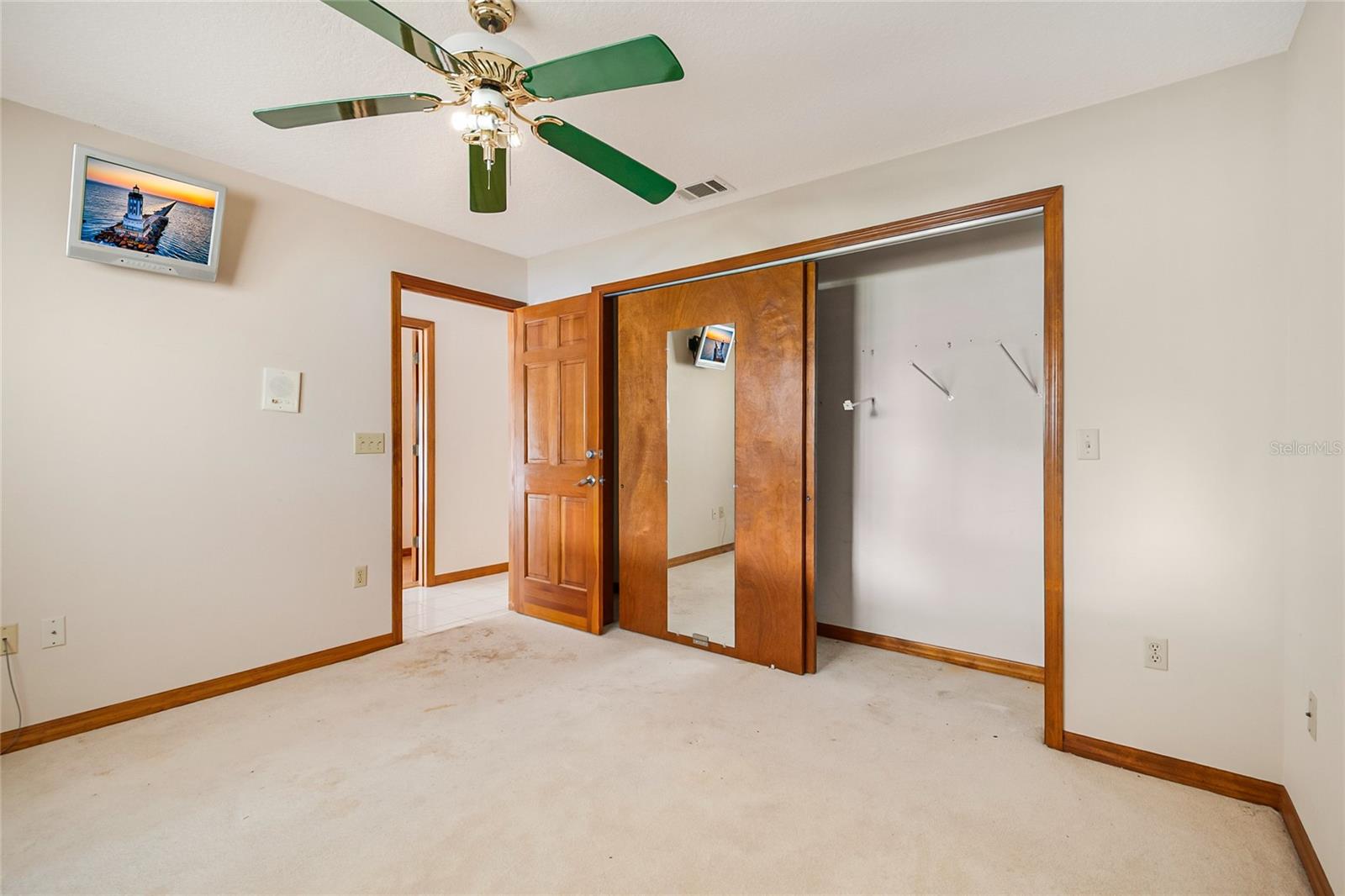 2222 N Stewart St Property Photo 37