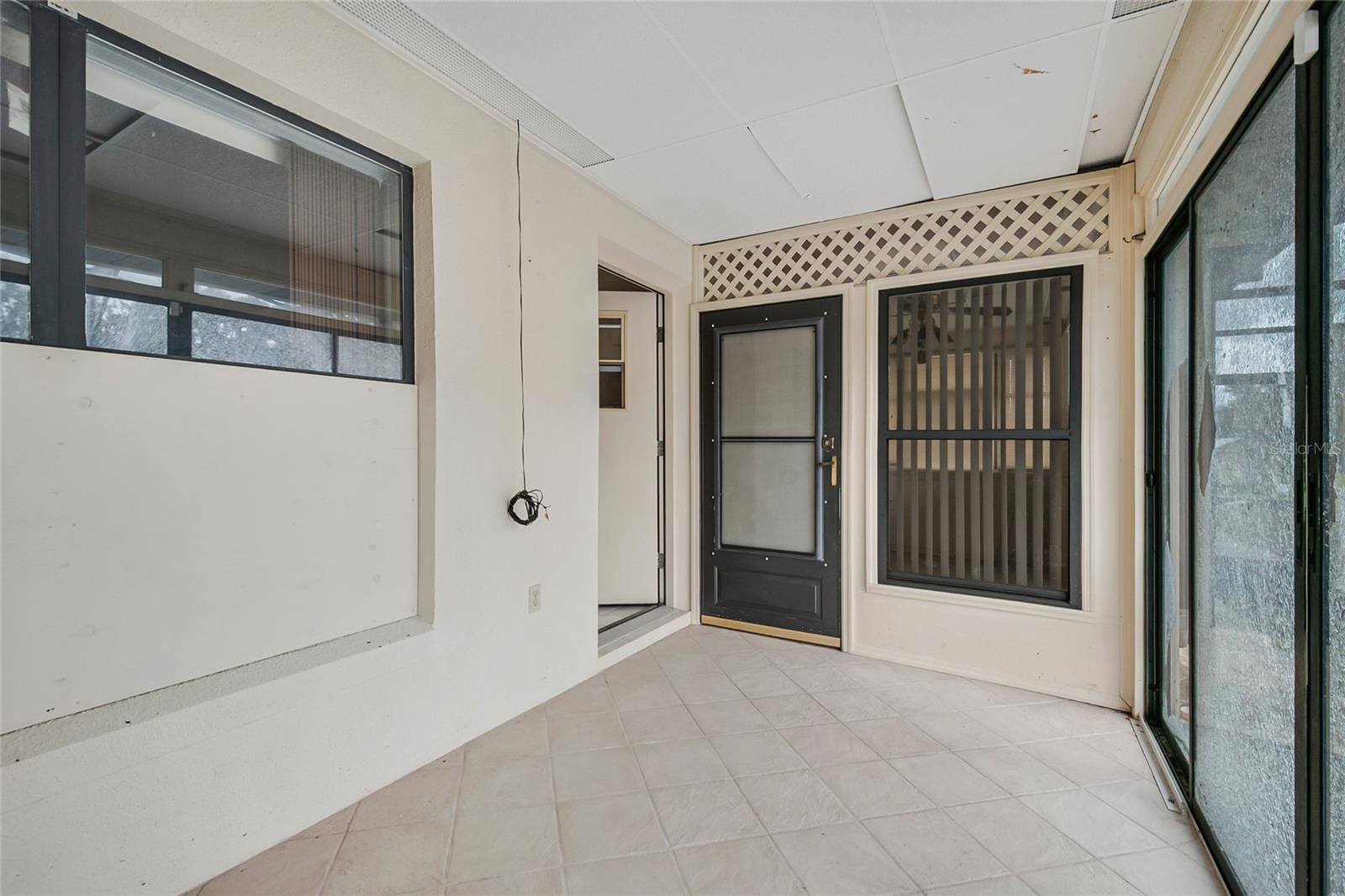 2222 N Stewart St Property Photo 44
