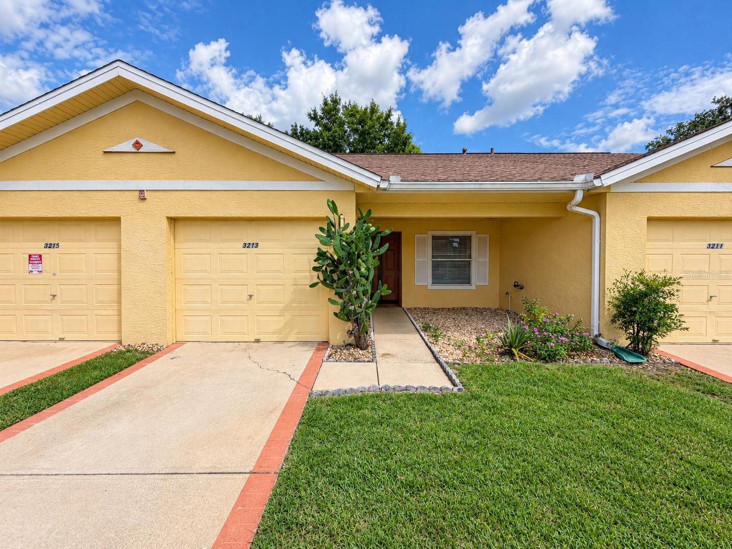 3213 QUEEN PALMS CT Property Photo 1