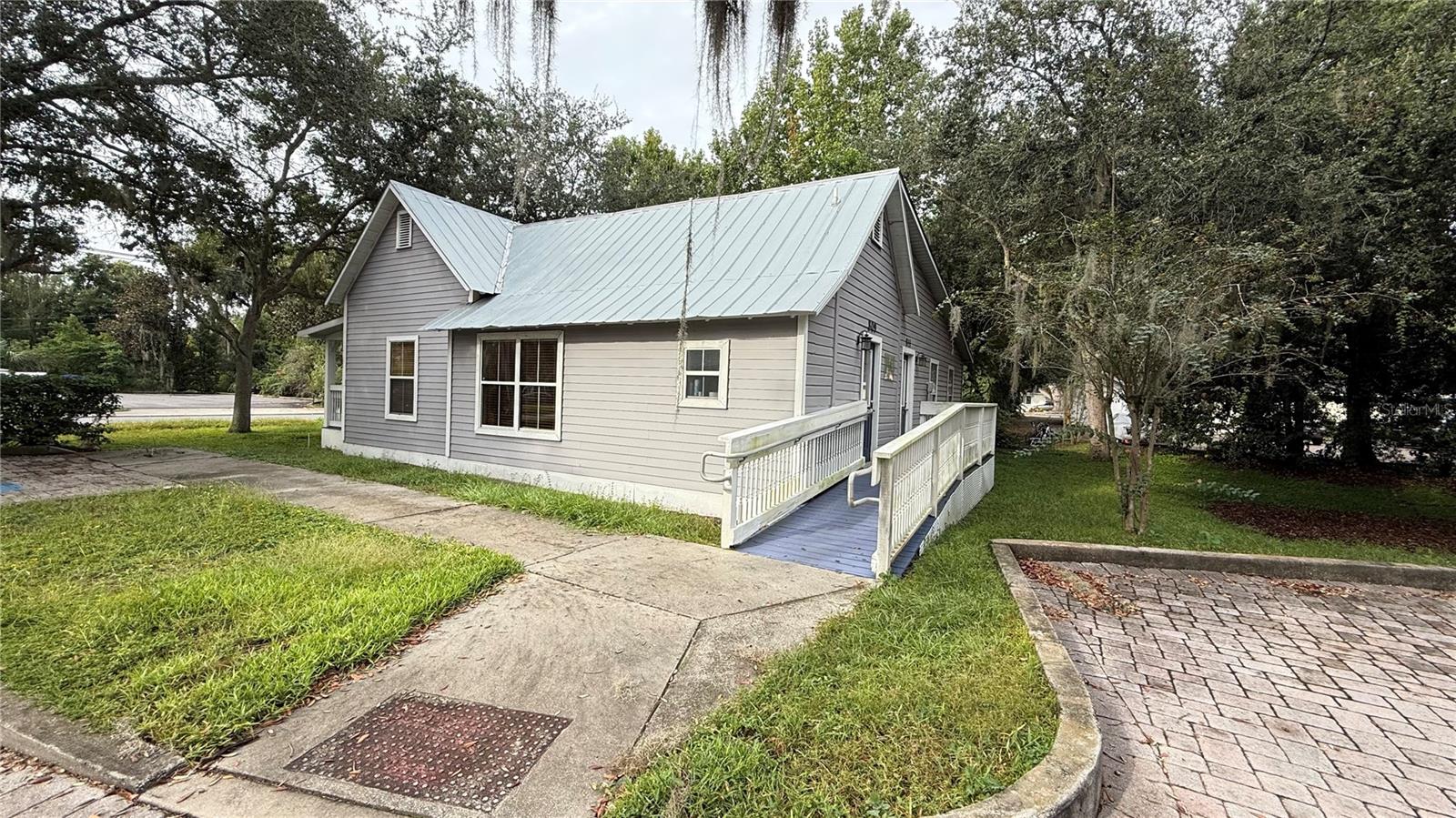 809 Patrick St Property Photo 3