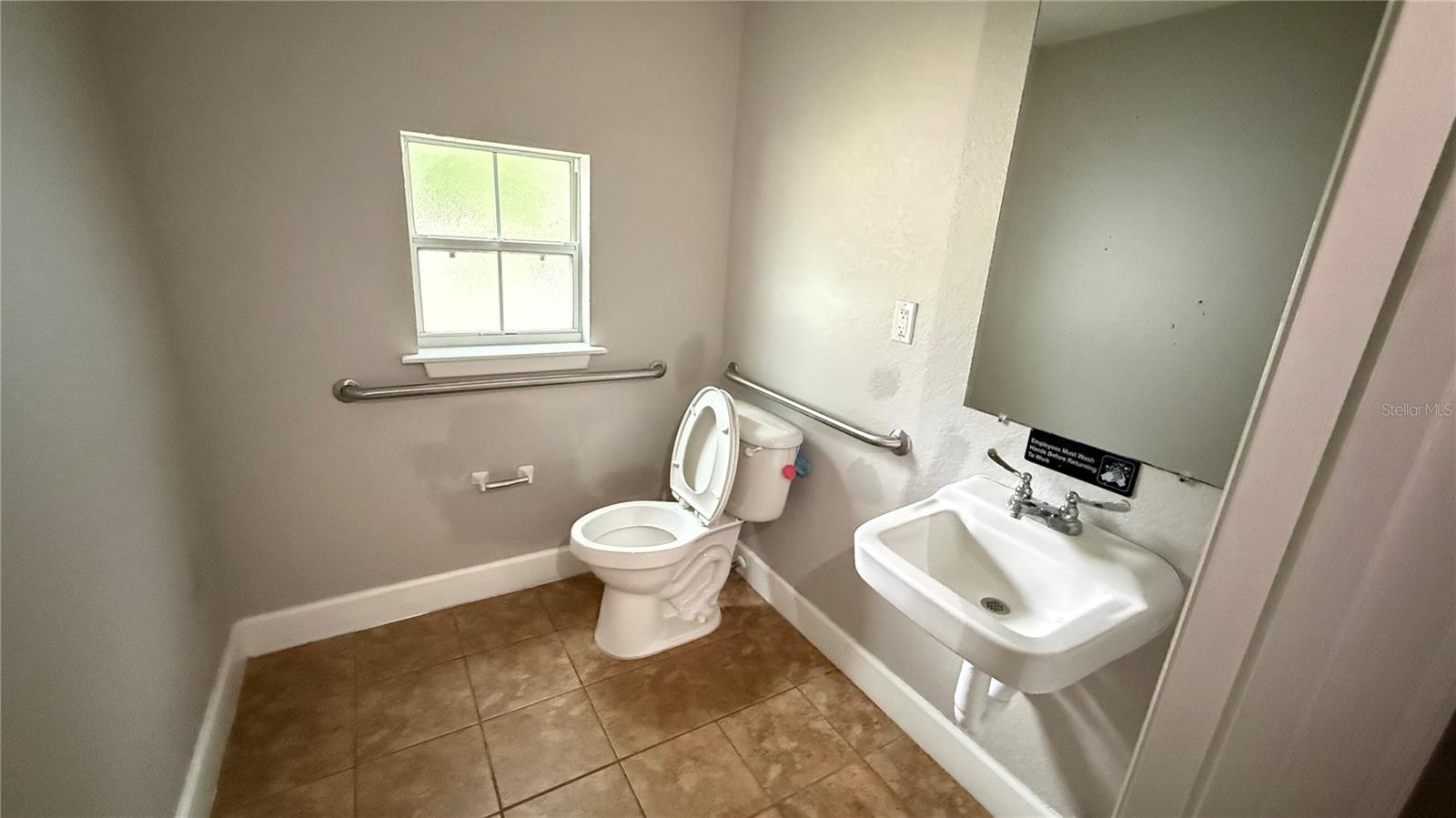 809 Patrick St Property Photo 8