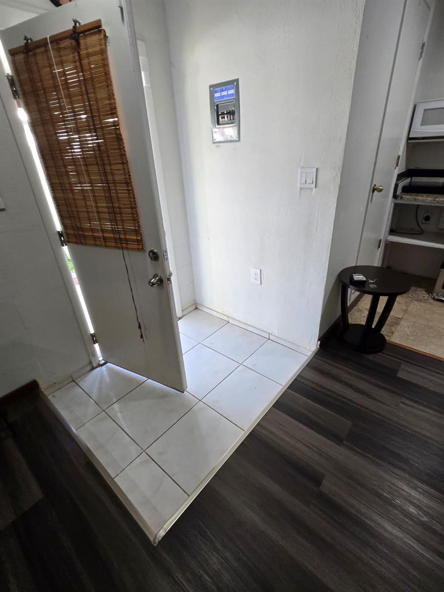 12119 Dakota Woods Ln Property Photo 7