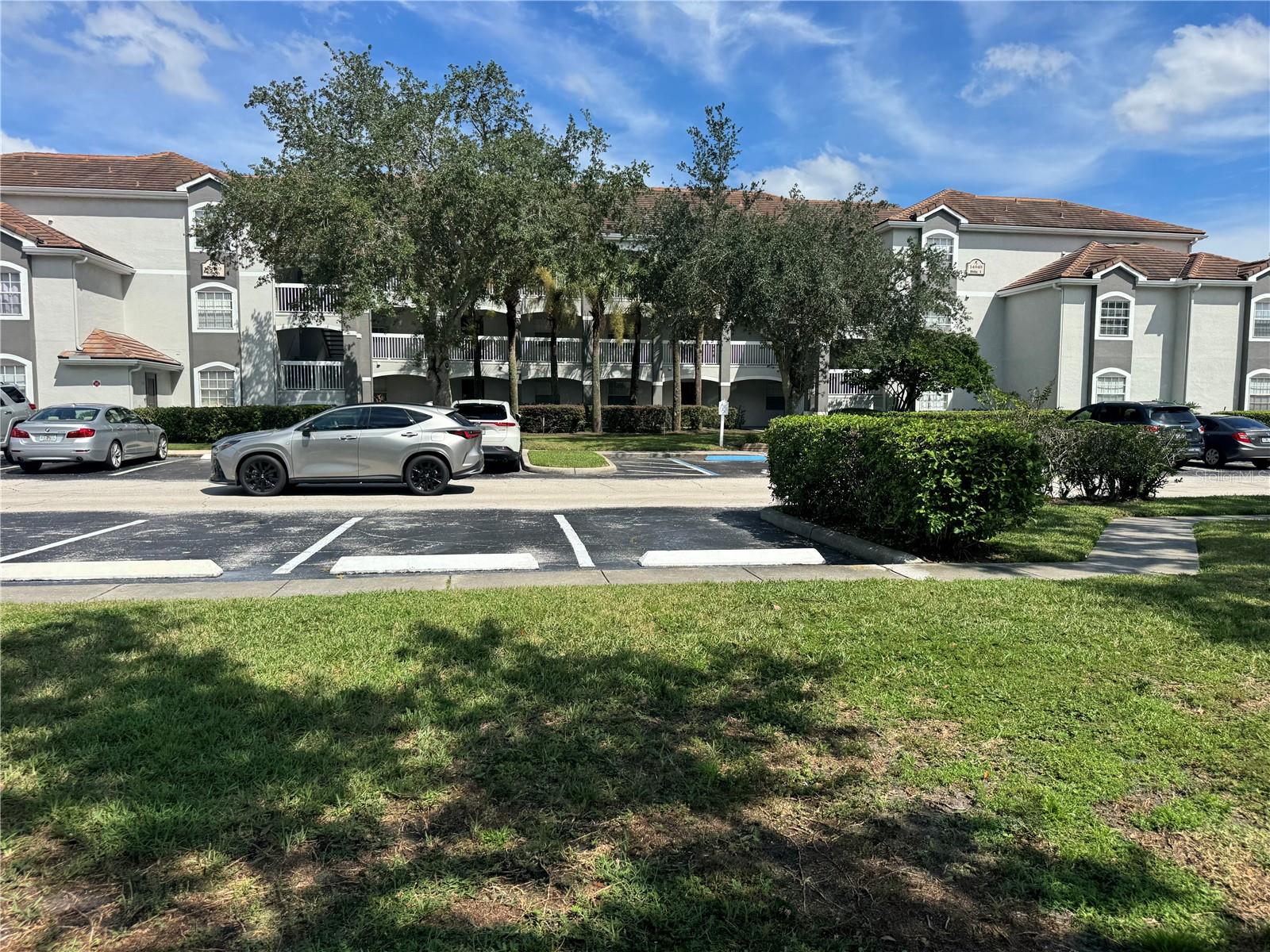 14049 FAIRWAY ISLAND DR #125 Property Photo 1