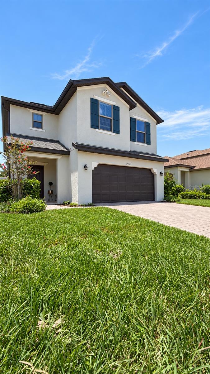 2924 CREST DR Property Photo 1