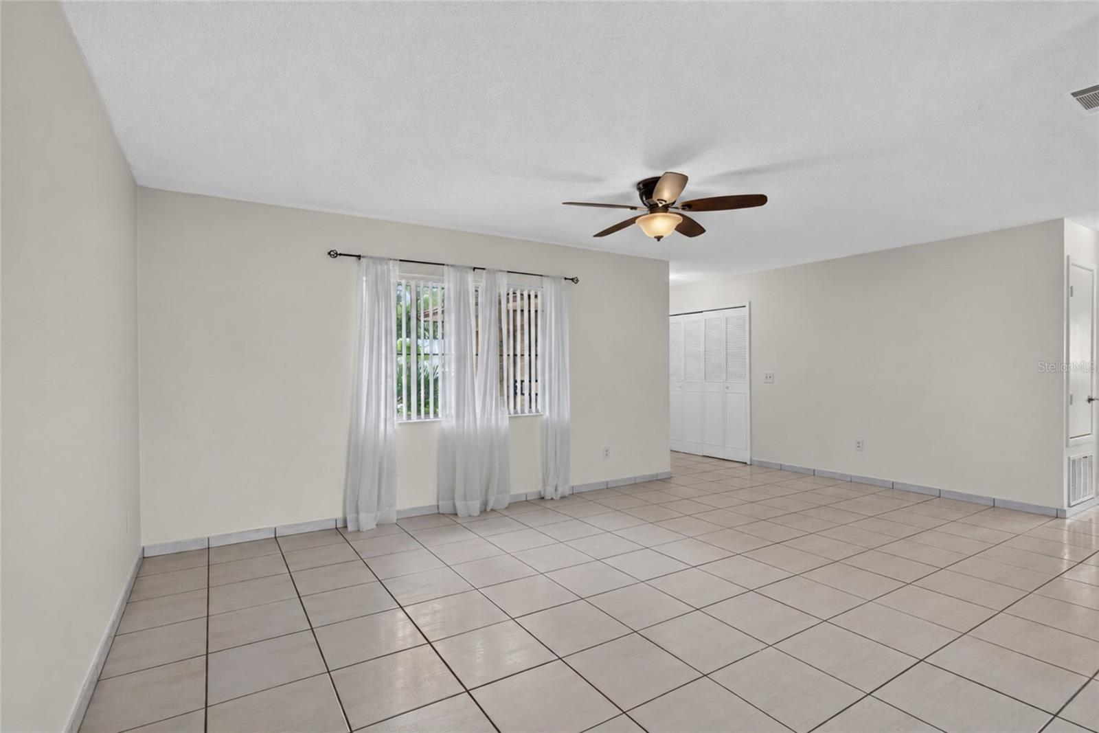 4712 Stony Brook Ln Property Photo 3