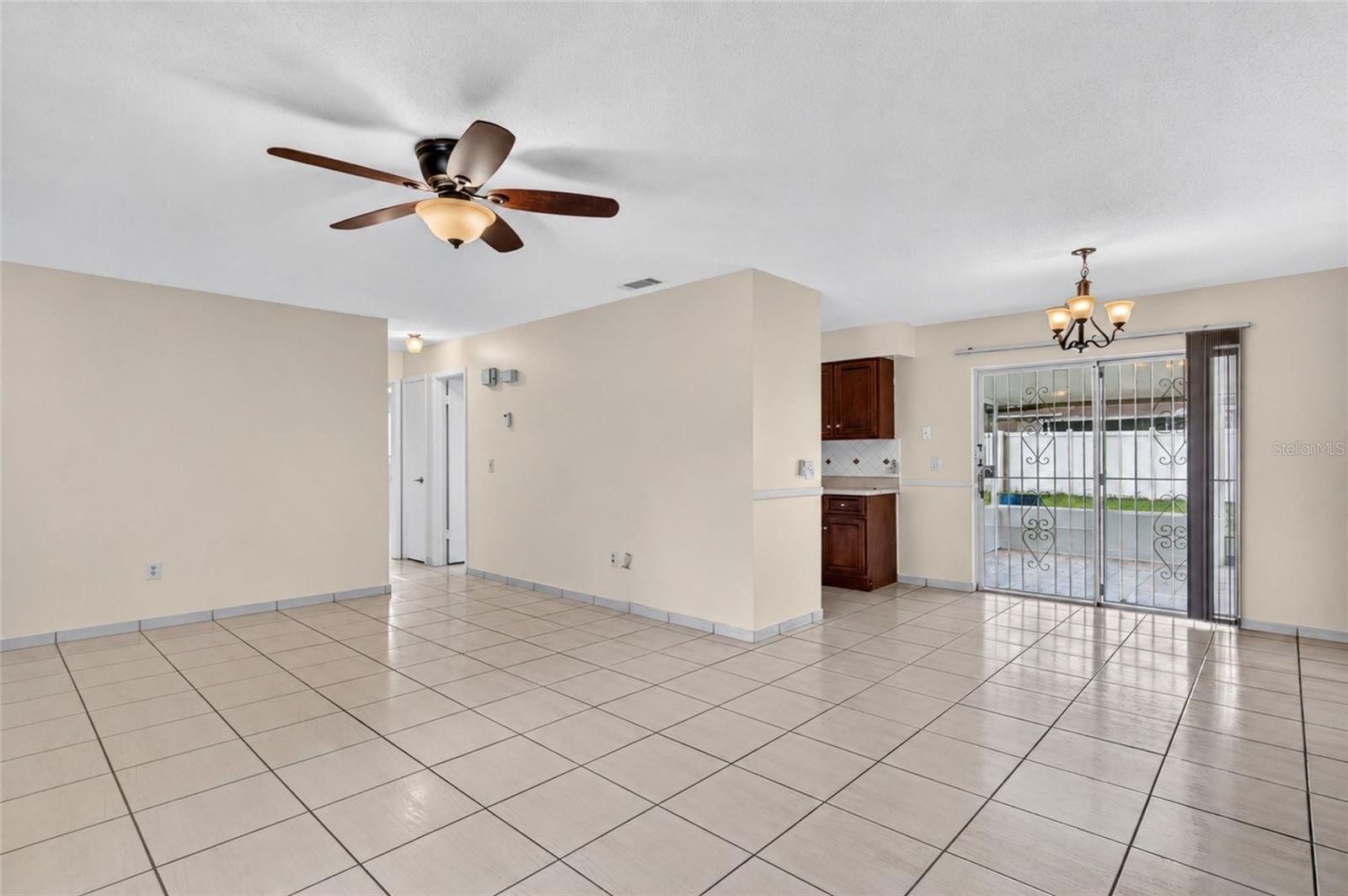 4712 Stony Brook Ln Property Photo 4