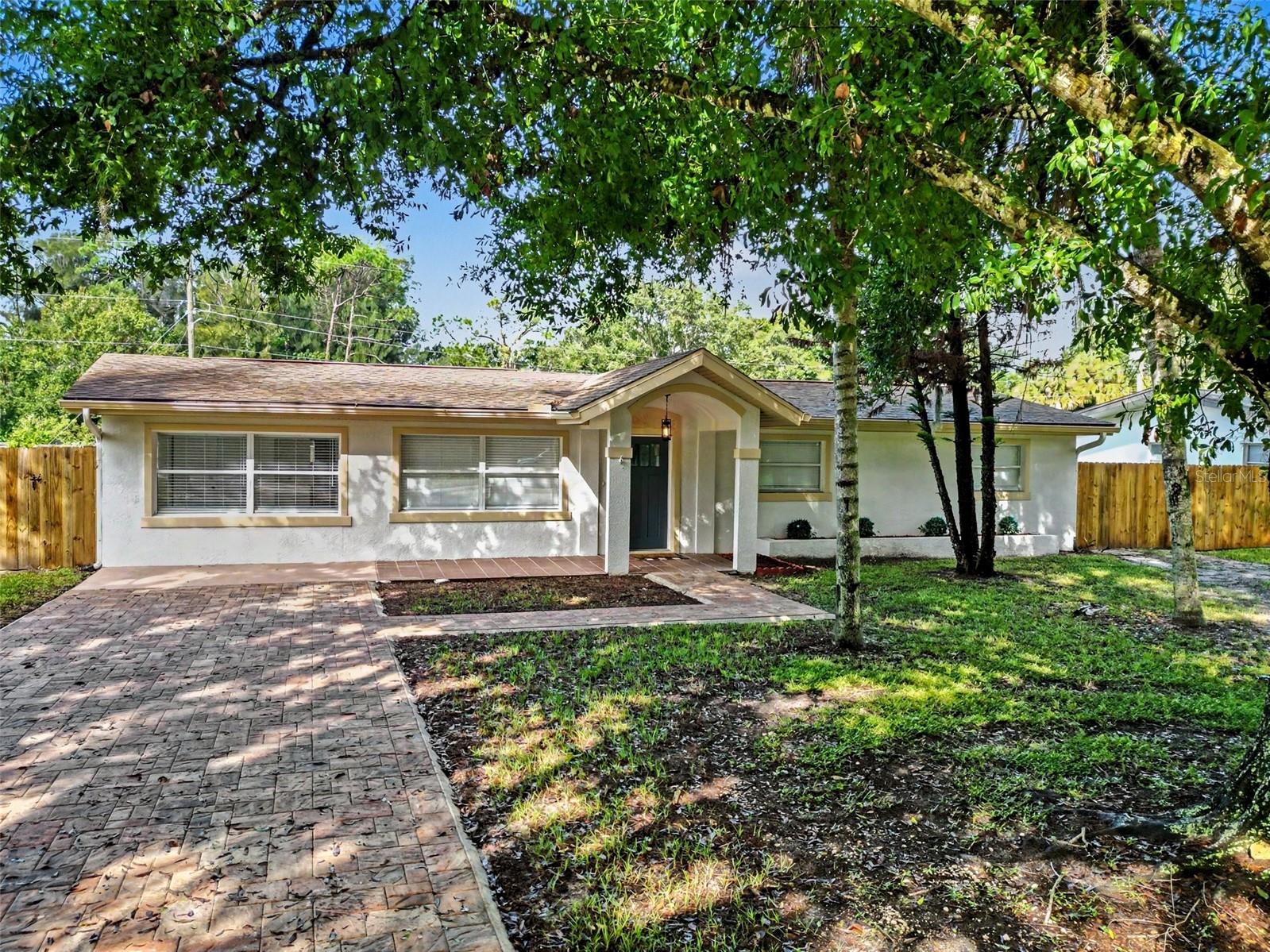 2070 Seminole Blvd Property Photo 1