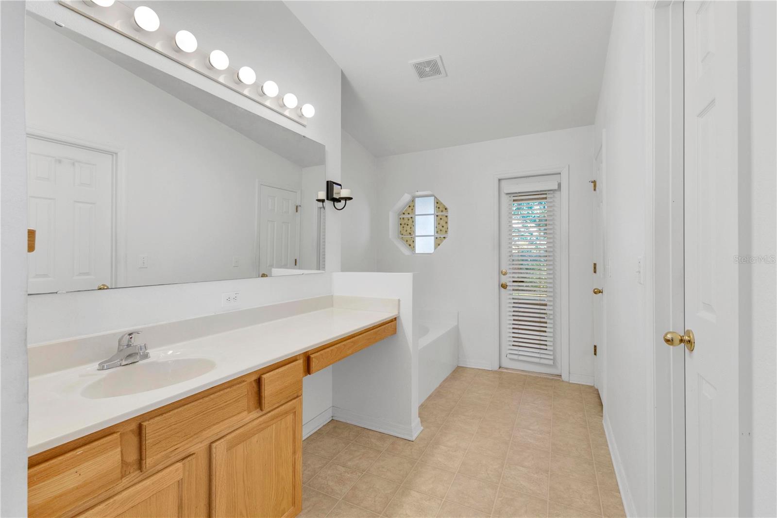 2235 Canopy Dr Property Photo 17