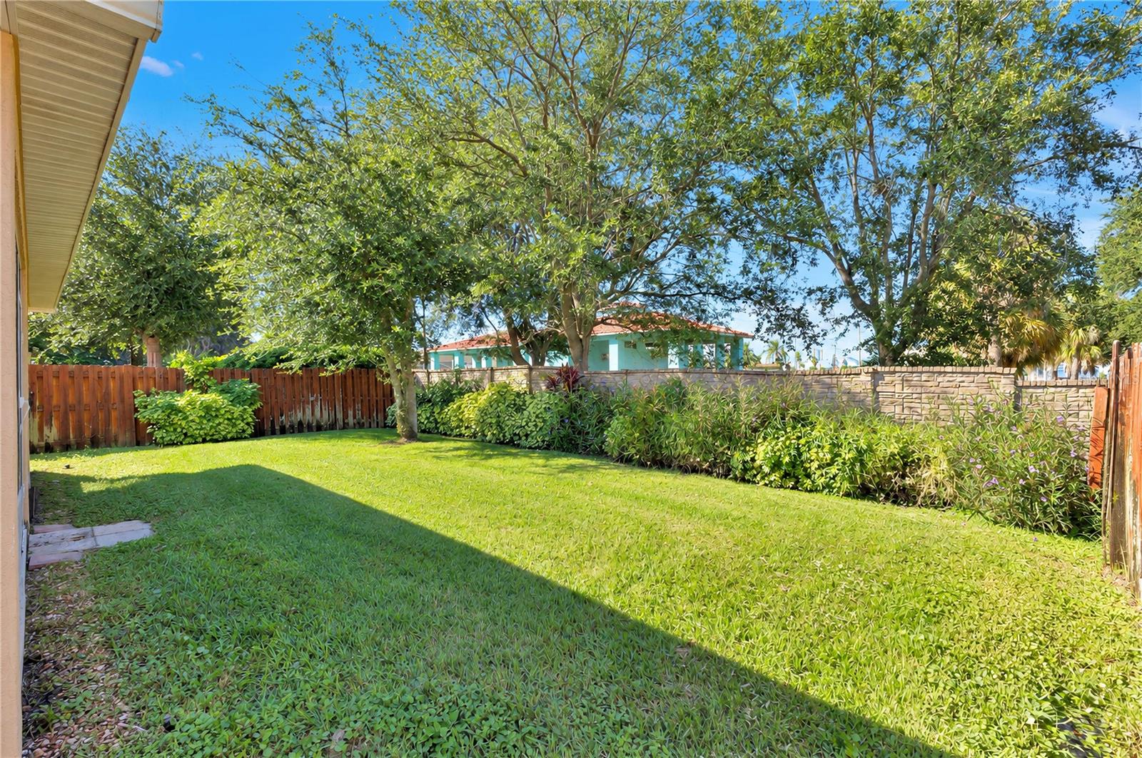 2235 Canopy Dr Property Photo 24