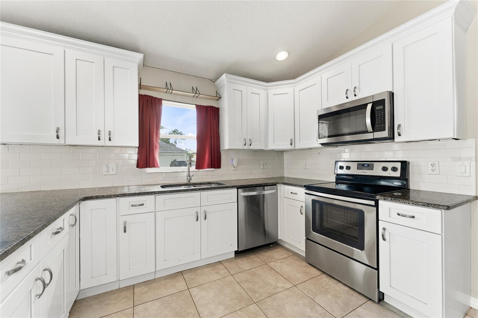 4106 Longworth Loop Property Photo 12