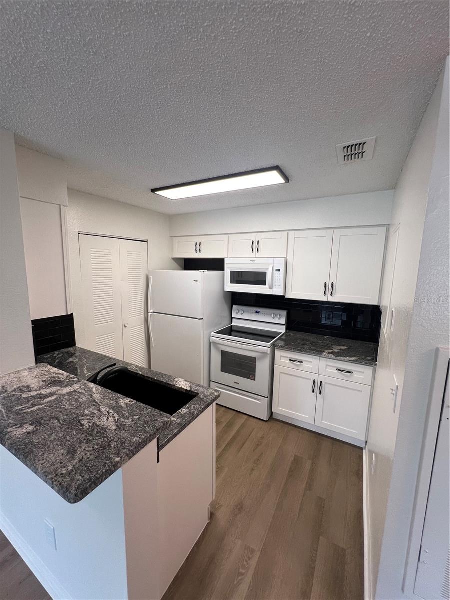 1055 S Hiawassee Rd #2014 Property Photo 7