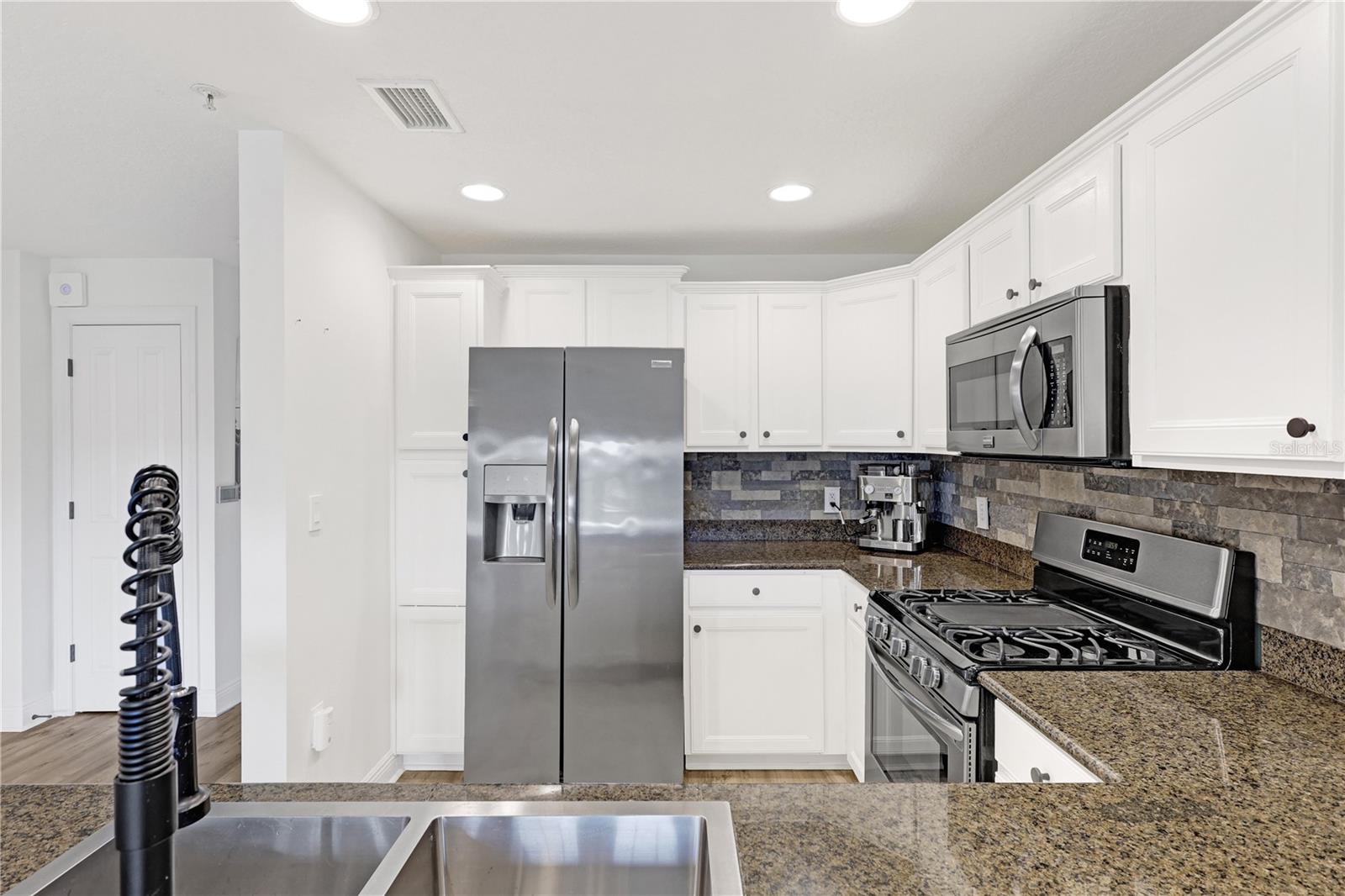 7653 Heritage Crossing Way Property Photo 10