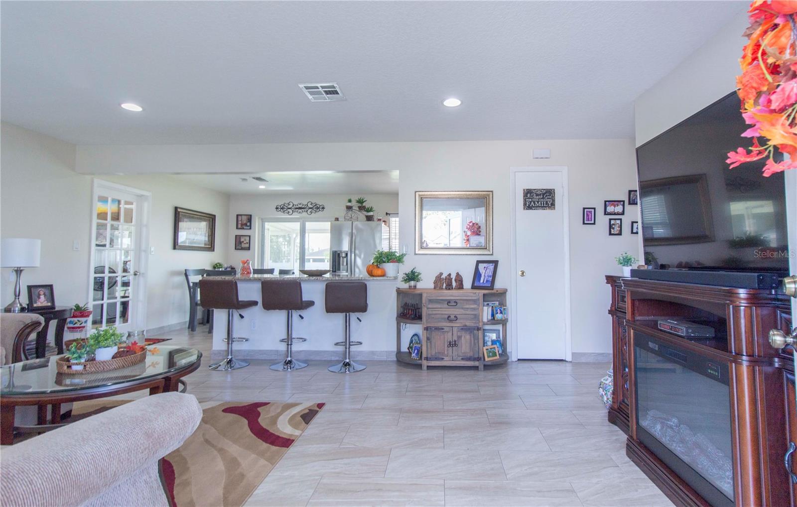 214 Dahlia Dr Property Photo 4