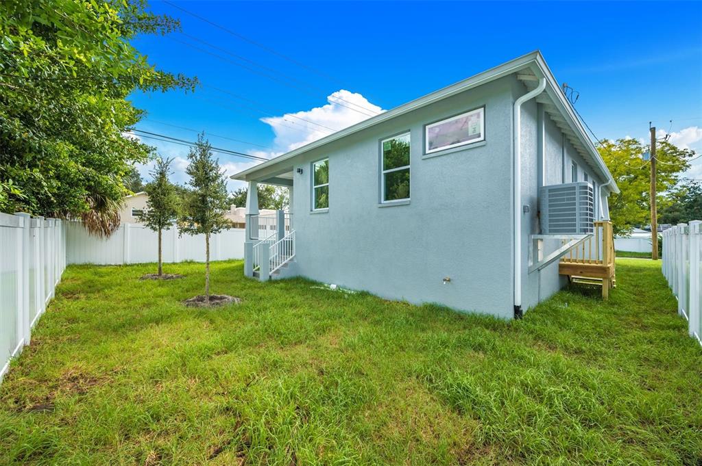 6901 N Ola Avenue Property Photo 9