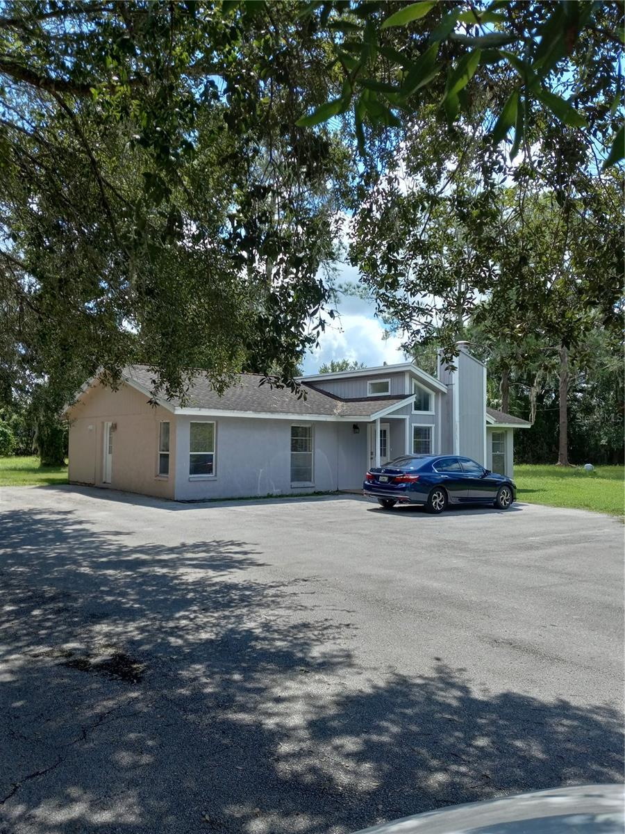 2902 W Lutz Lake Fern Rd Property Photo 2