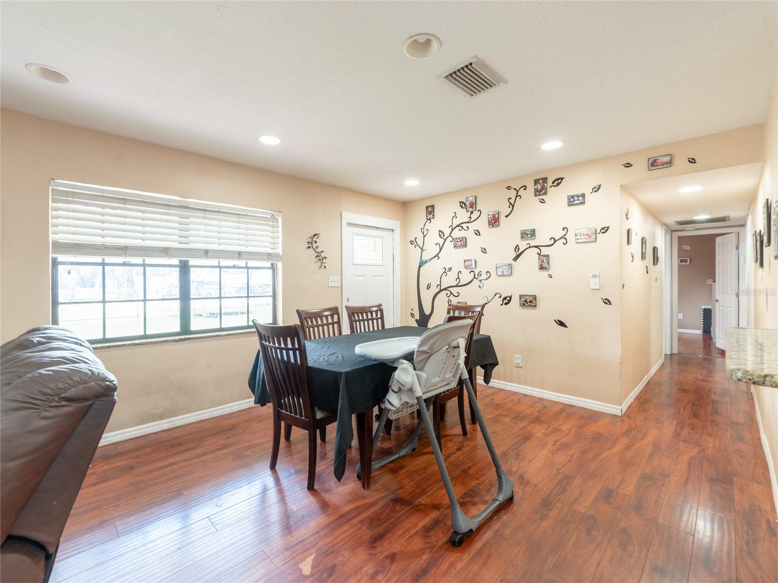 5306 N Falkenburg Road Property Photo 7