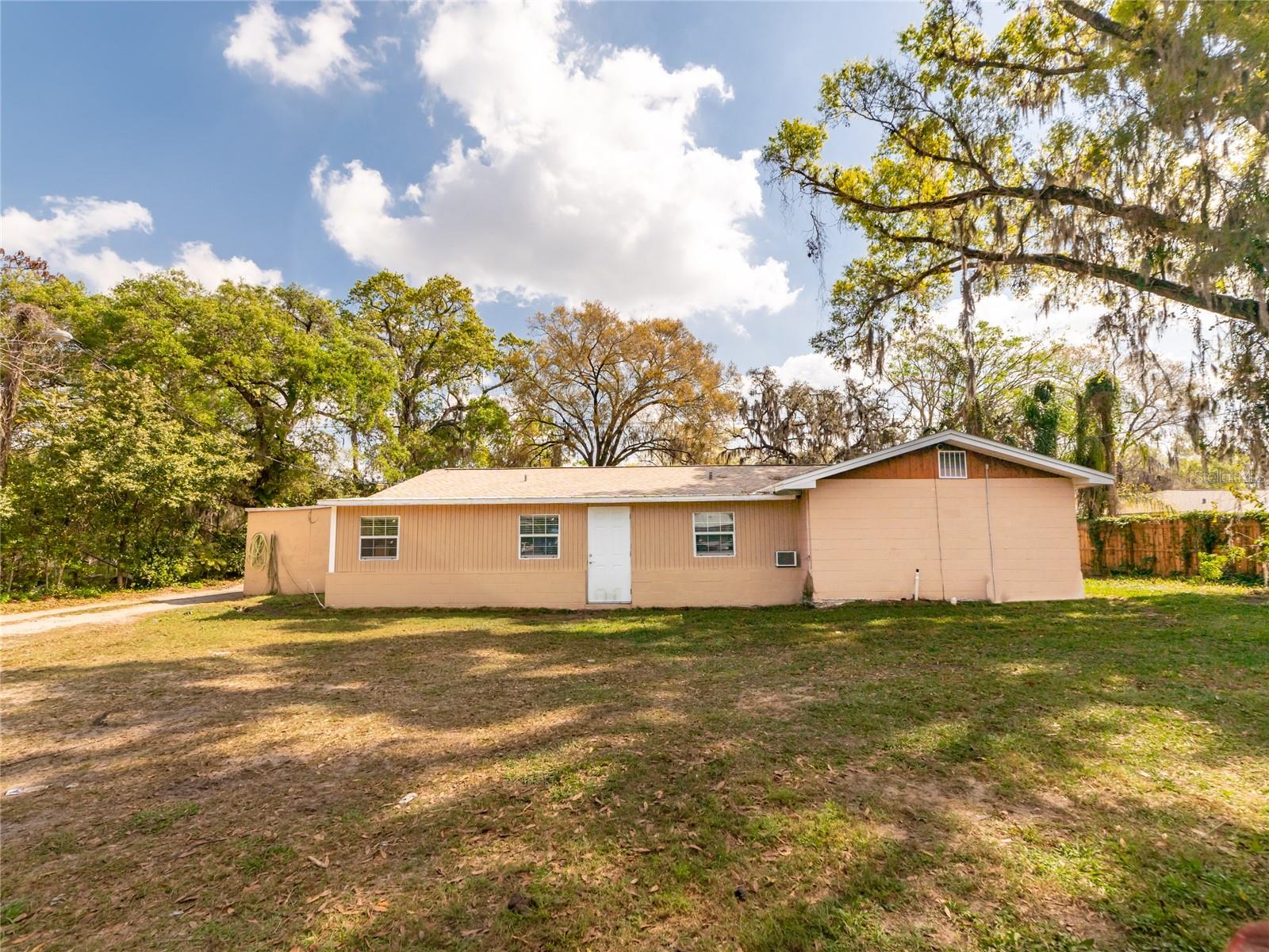 5306 N Falkenburg Road Property Photo 20